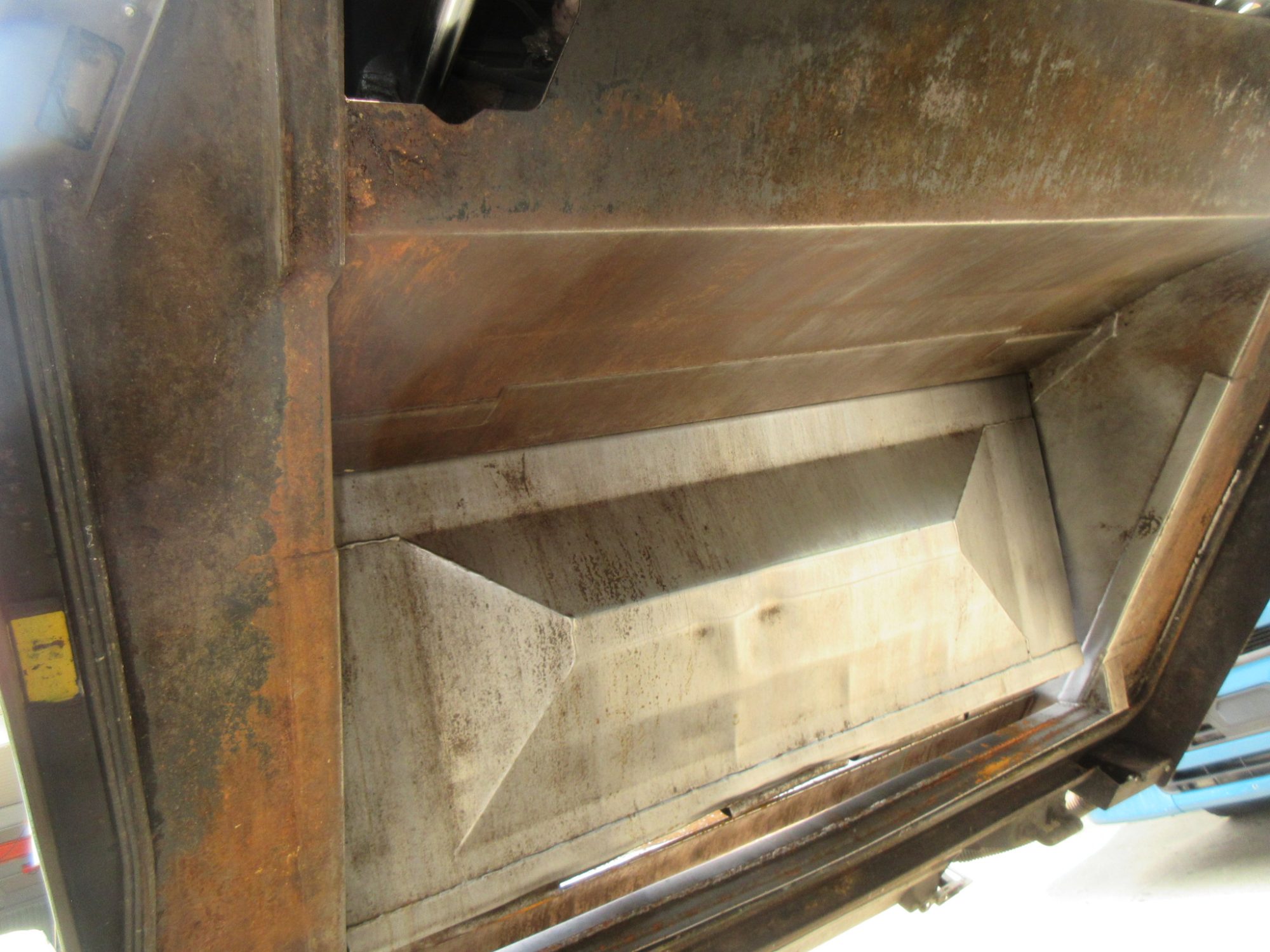 車検付き中型コンドルパッカー車