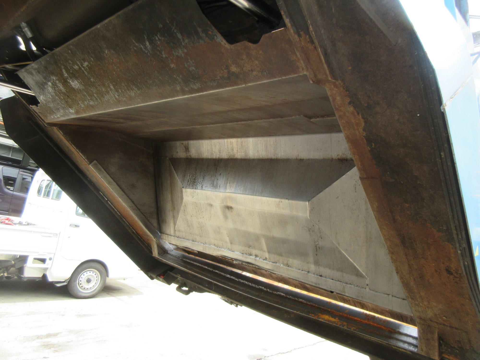 車検付き中型コンドルパッカー車