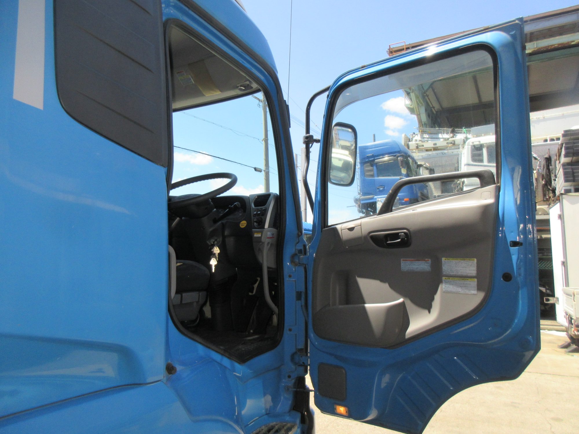 エアジョロダー付4軸低床アルミウイング