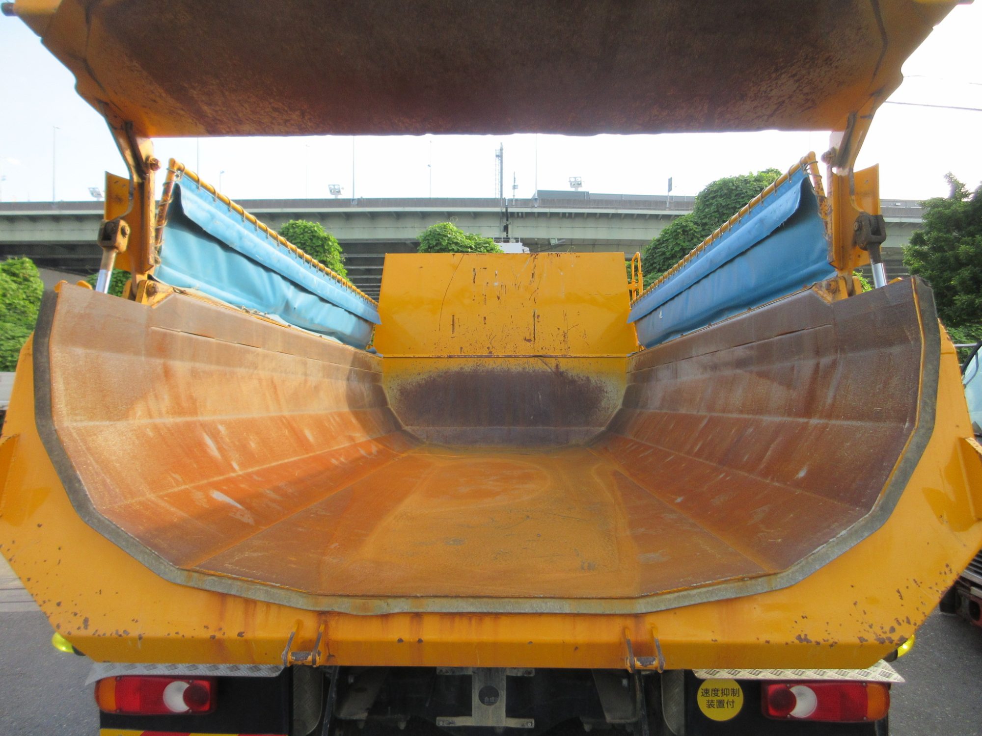 2PGクオン土砂ダンプ