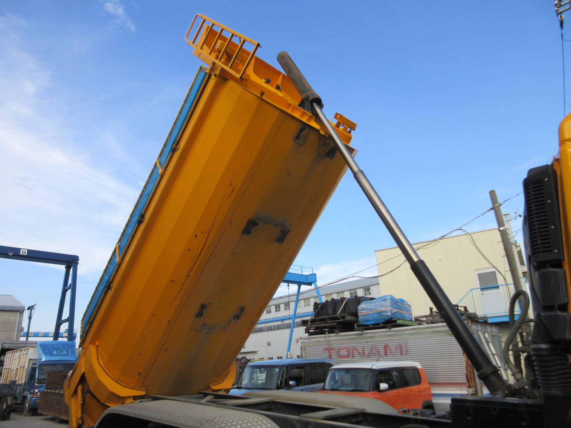 2PGクオン土砂ダンプ