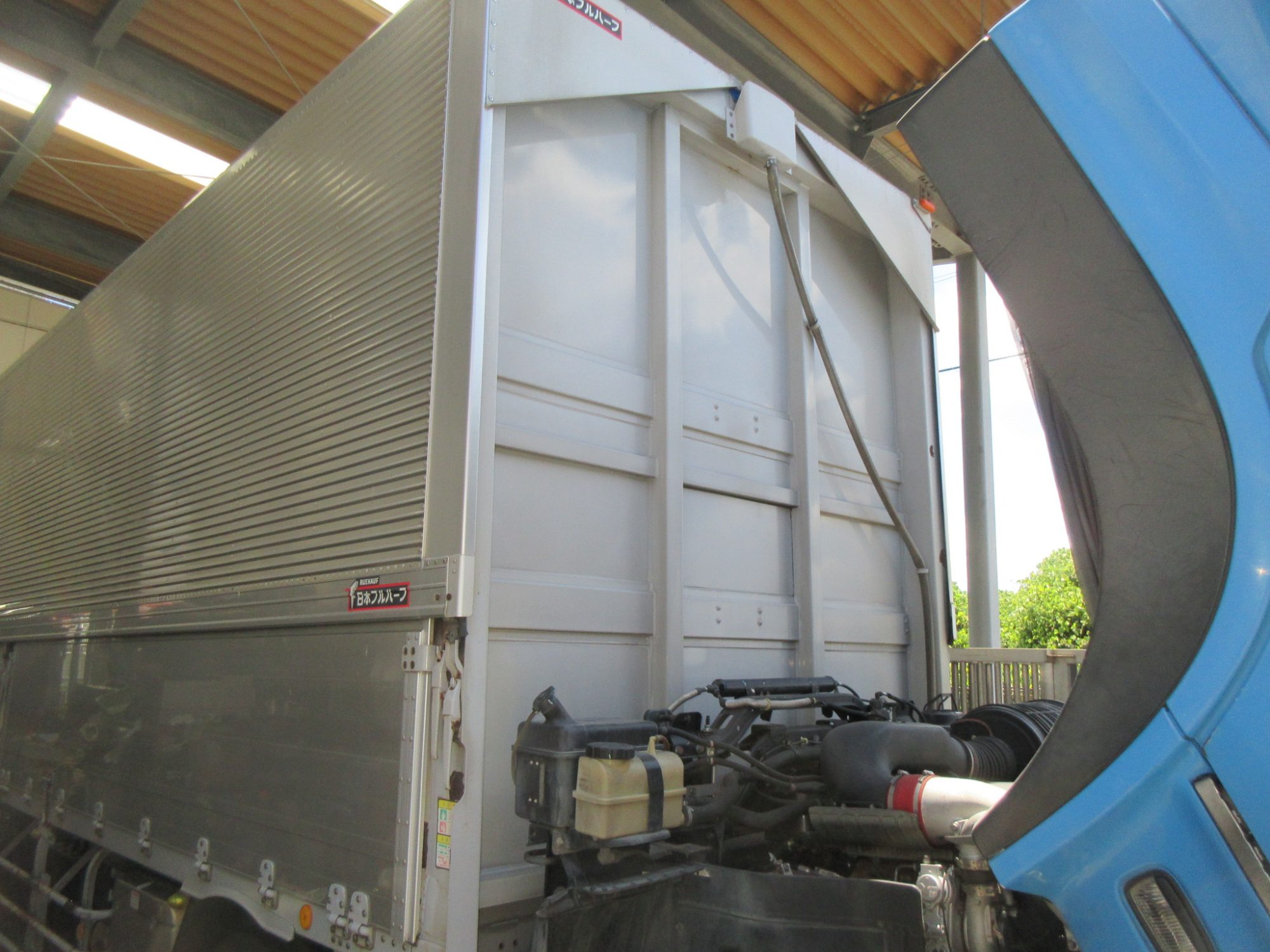 エアジョロダー付4軸低床アルミウイング