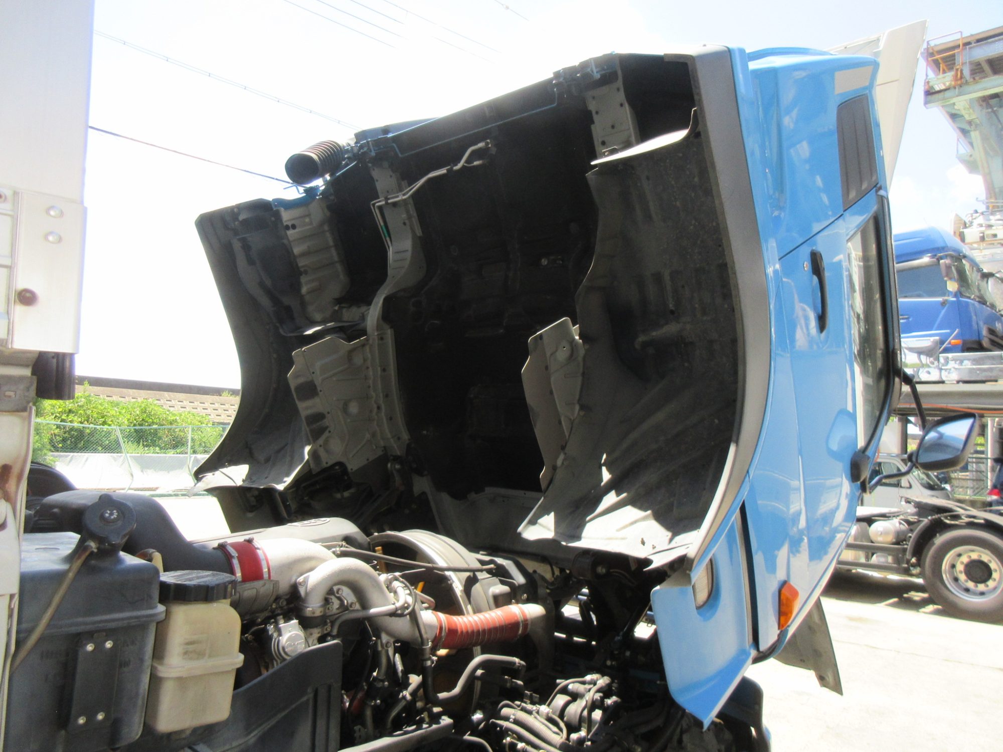 エアジョロダー付4軸低床アルミウイング