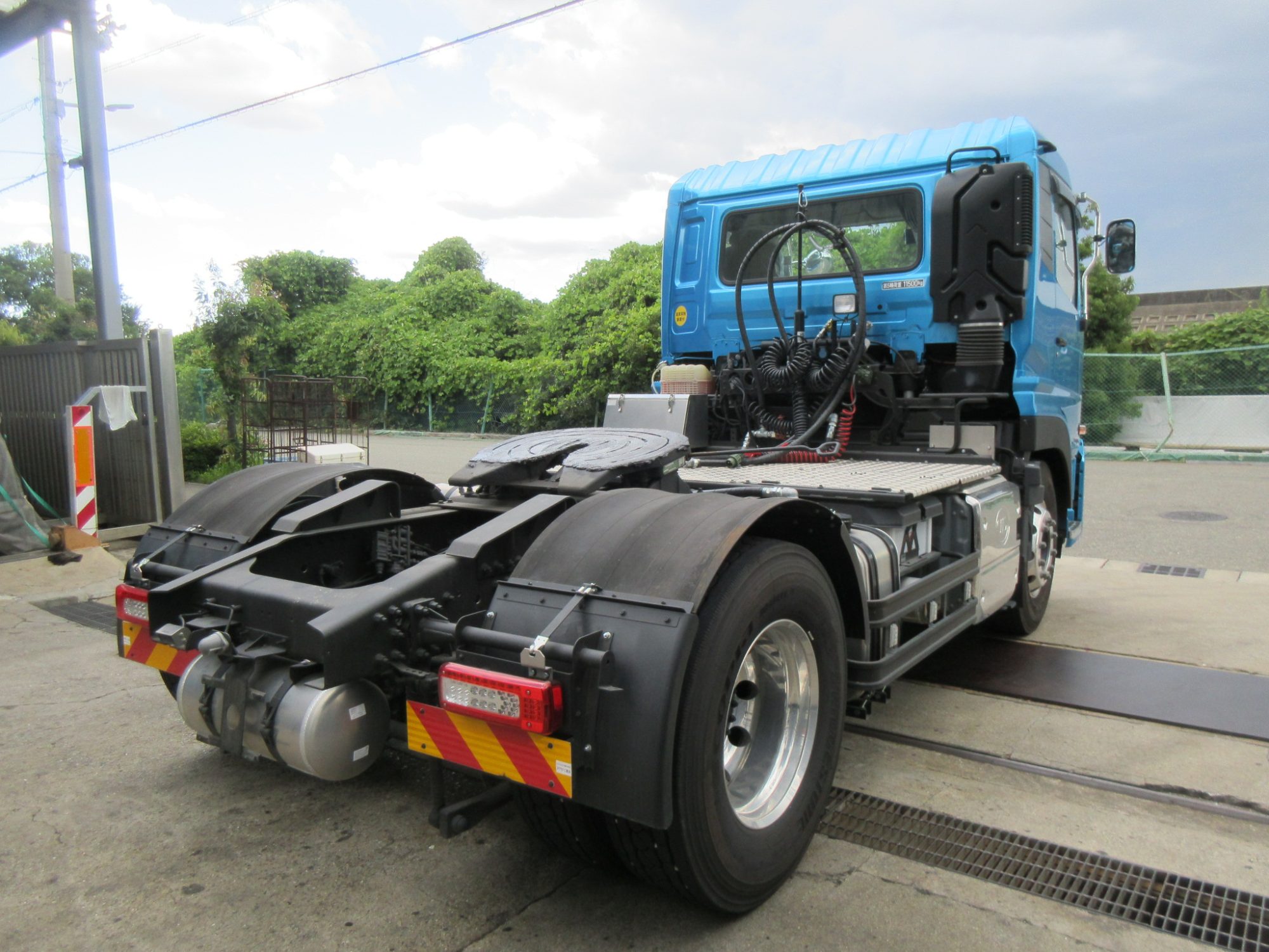 未使用オイルポンプ付き11.5トントラクタ