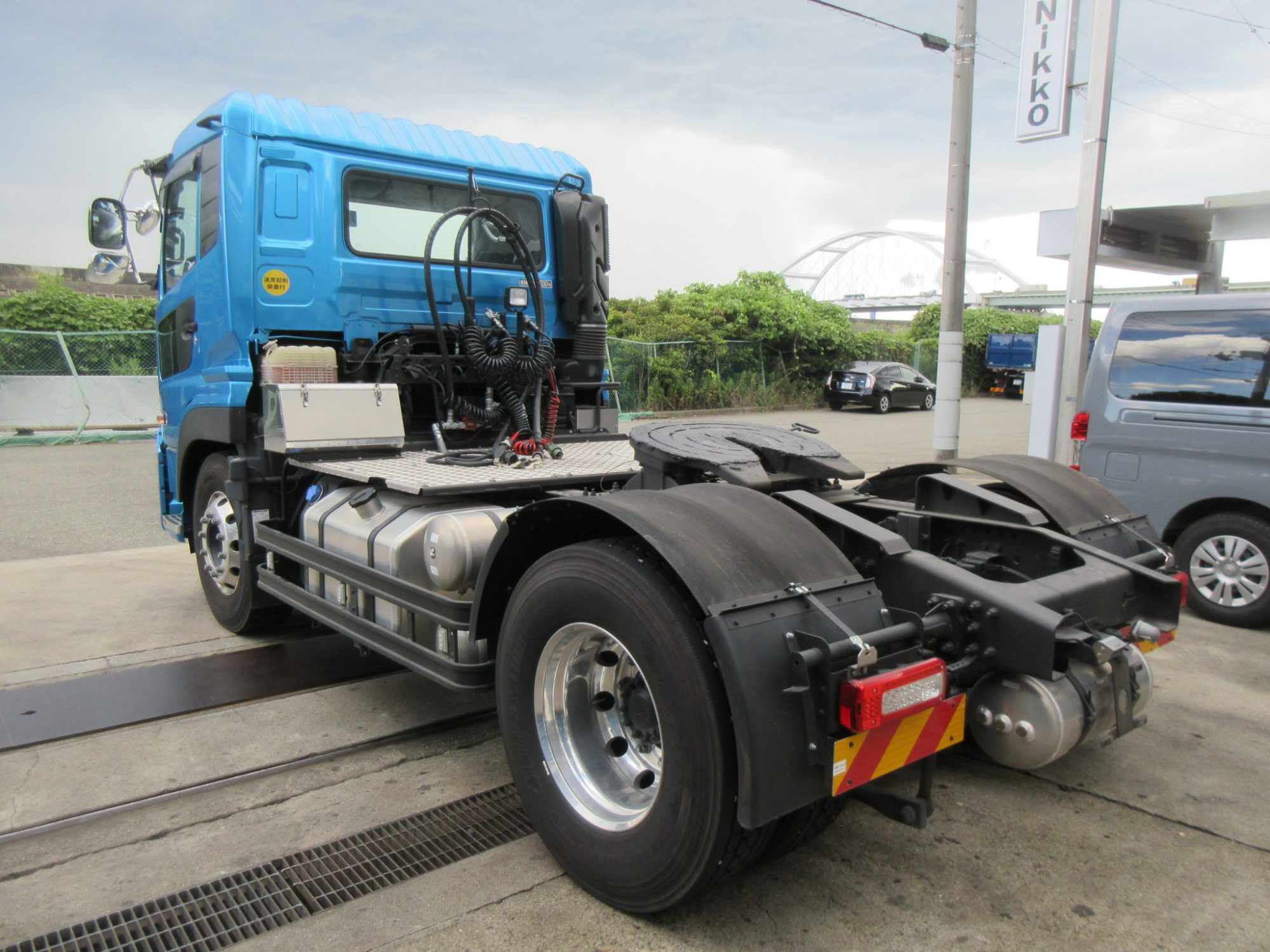 未使用オイルポンプ付き11.5トントラクタ