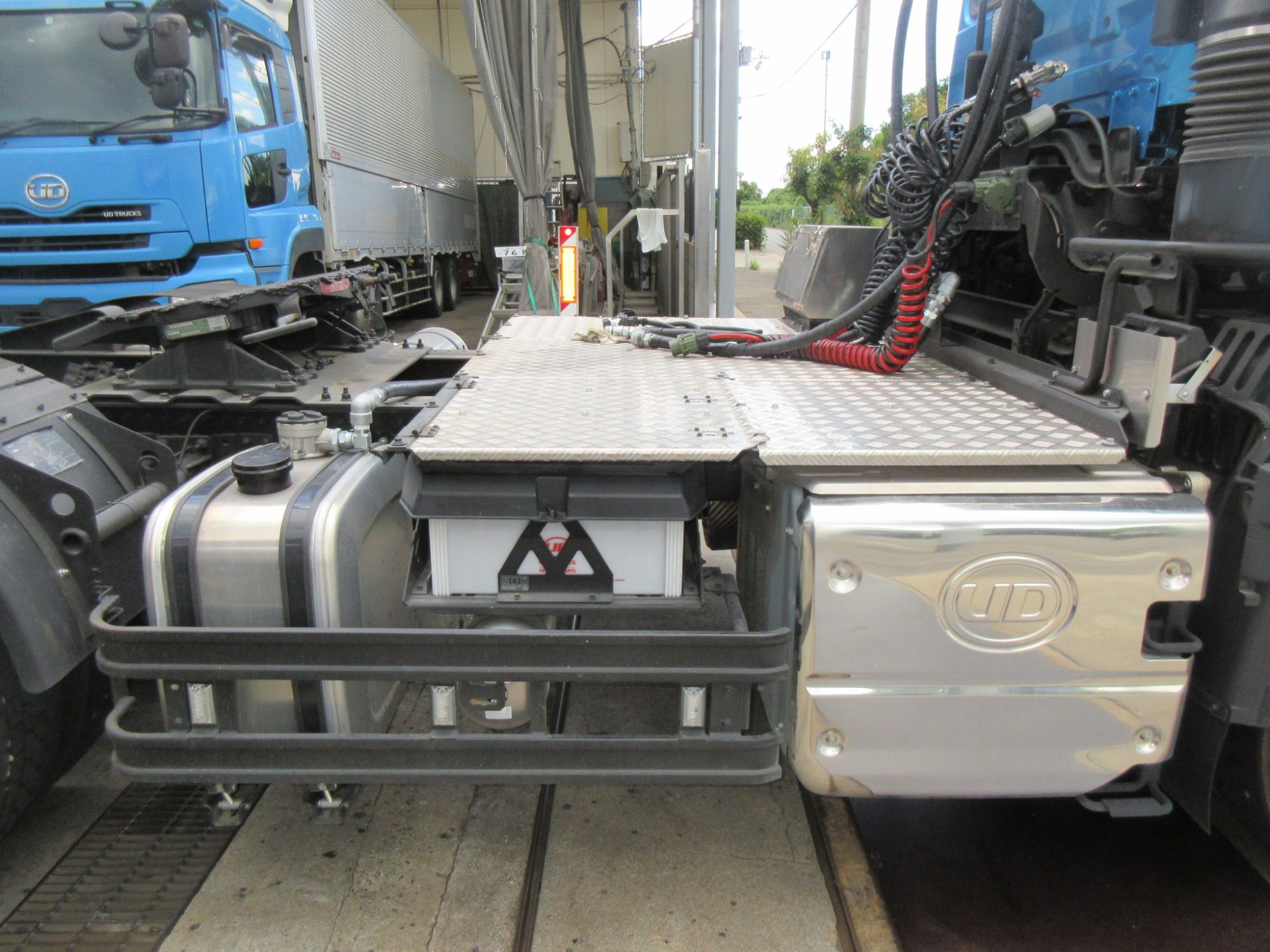 未使用オイルポンプ付き11.5トントラクタ