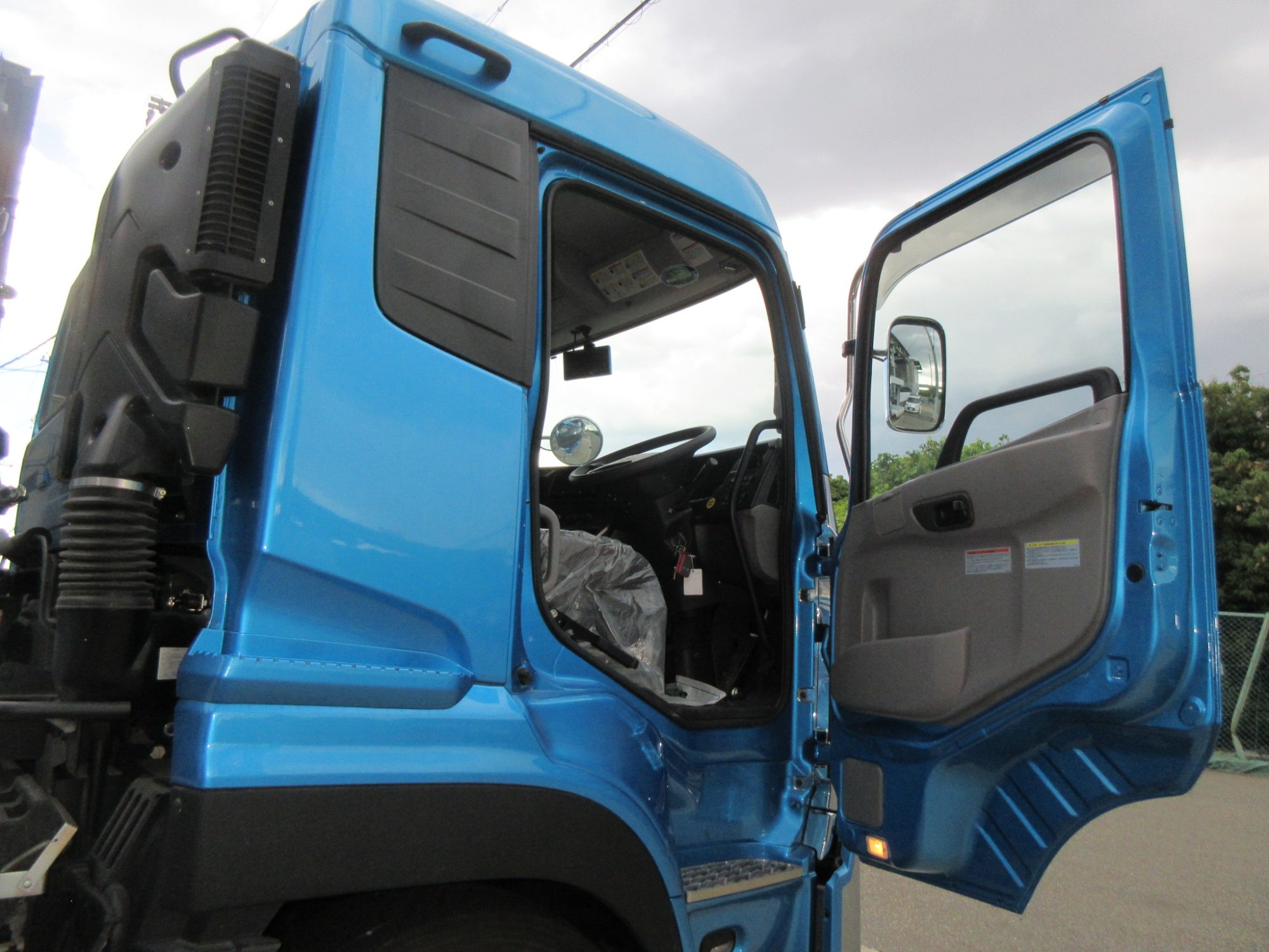 未使用オイルポンプ付き11.5トントラクタ