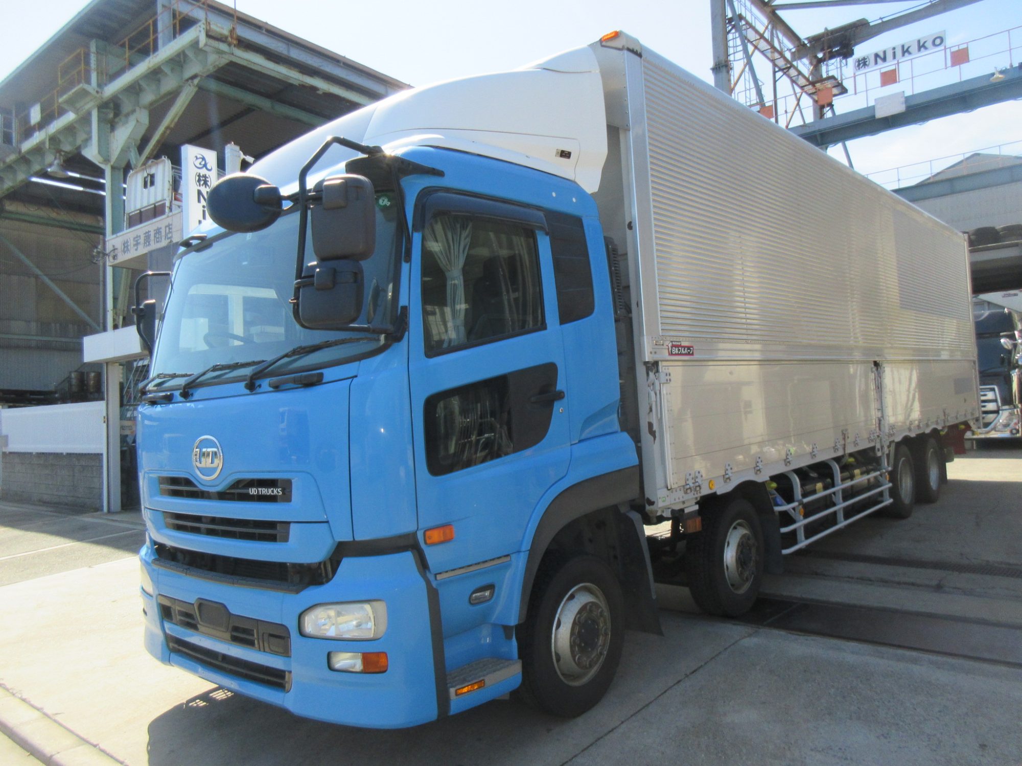 エアジョロダー付4軸低床アルミウイング