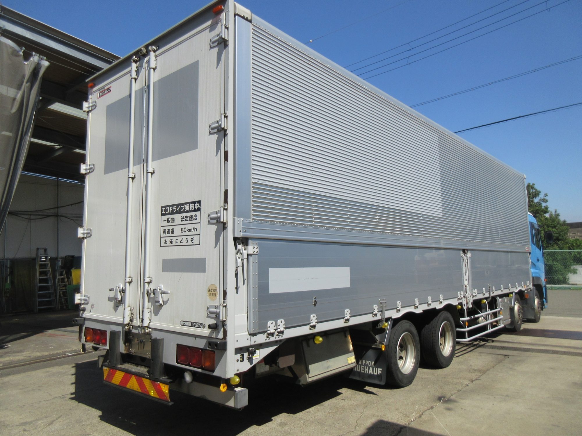 エアジョロダー付4軸低床アルミウイング