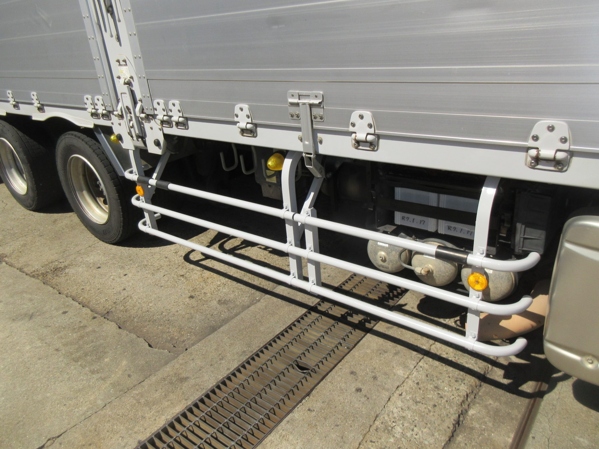 エアジョロダー付4軸低床アルミウイング