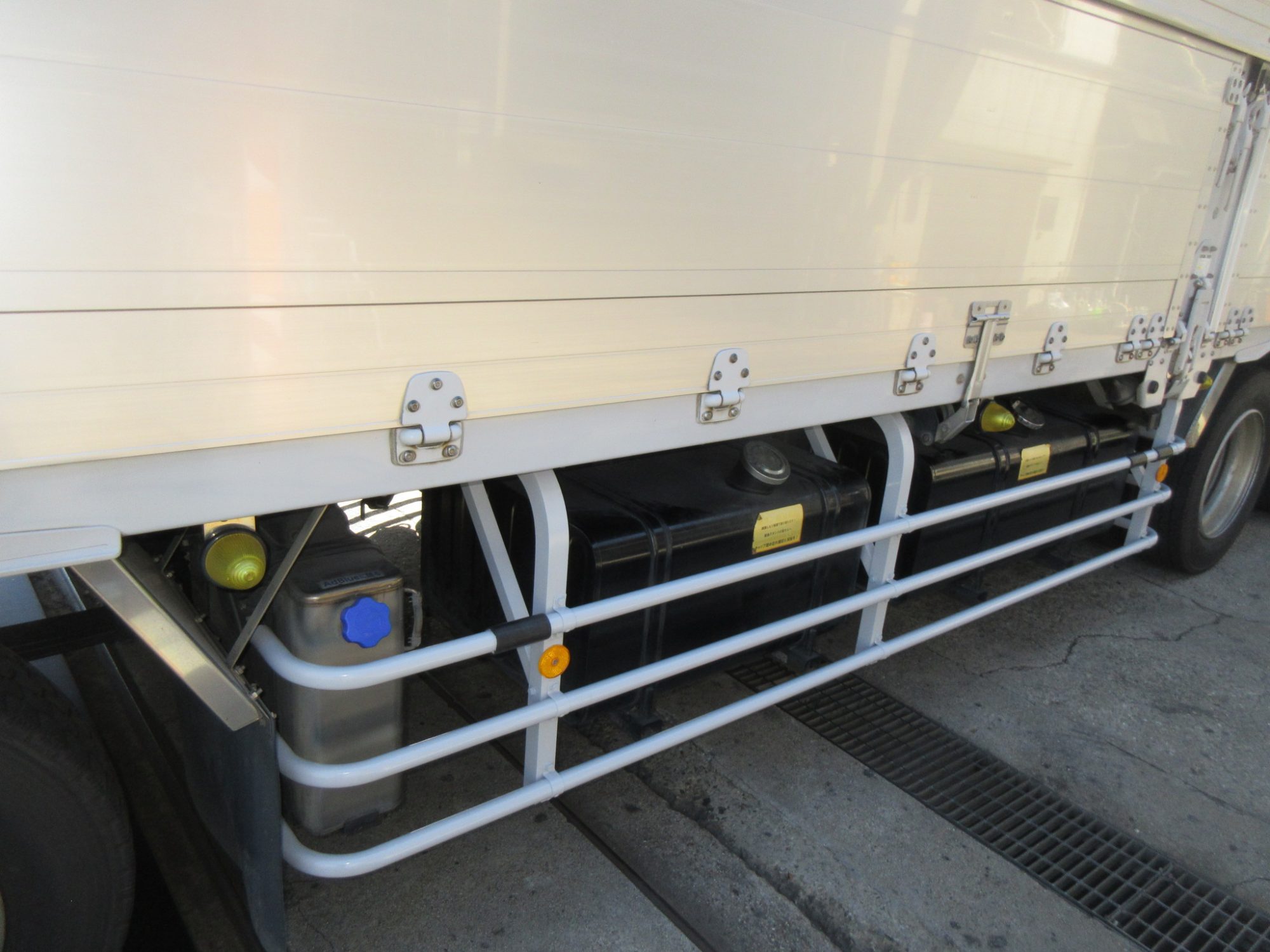 エアジョロダー付4軸低床アルミウイング