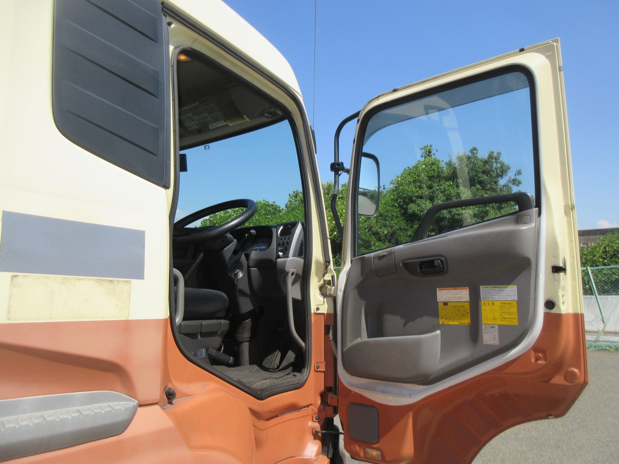 ダンプ用トラクタ