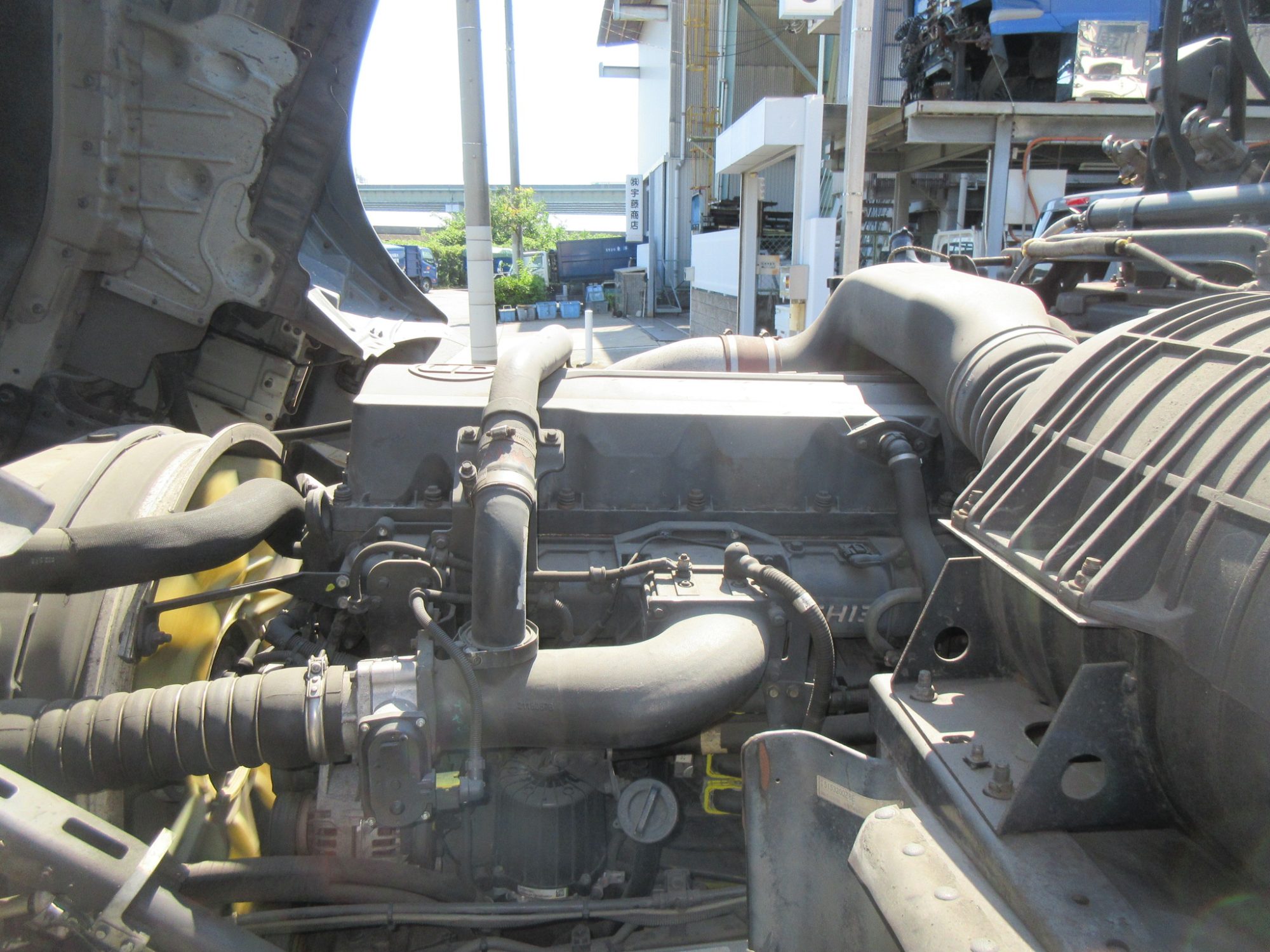 ダンプ用トラクタ