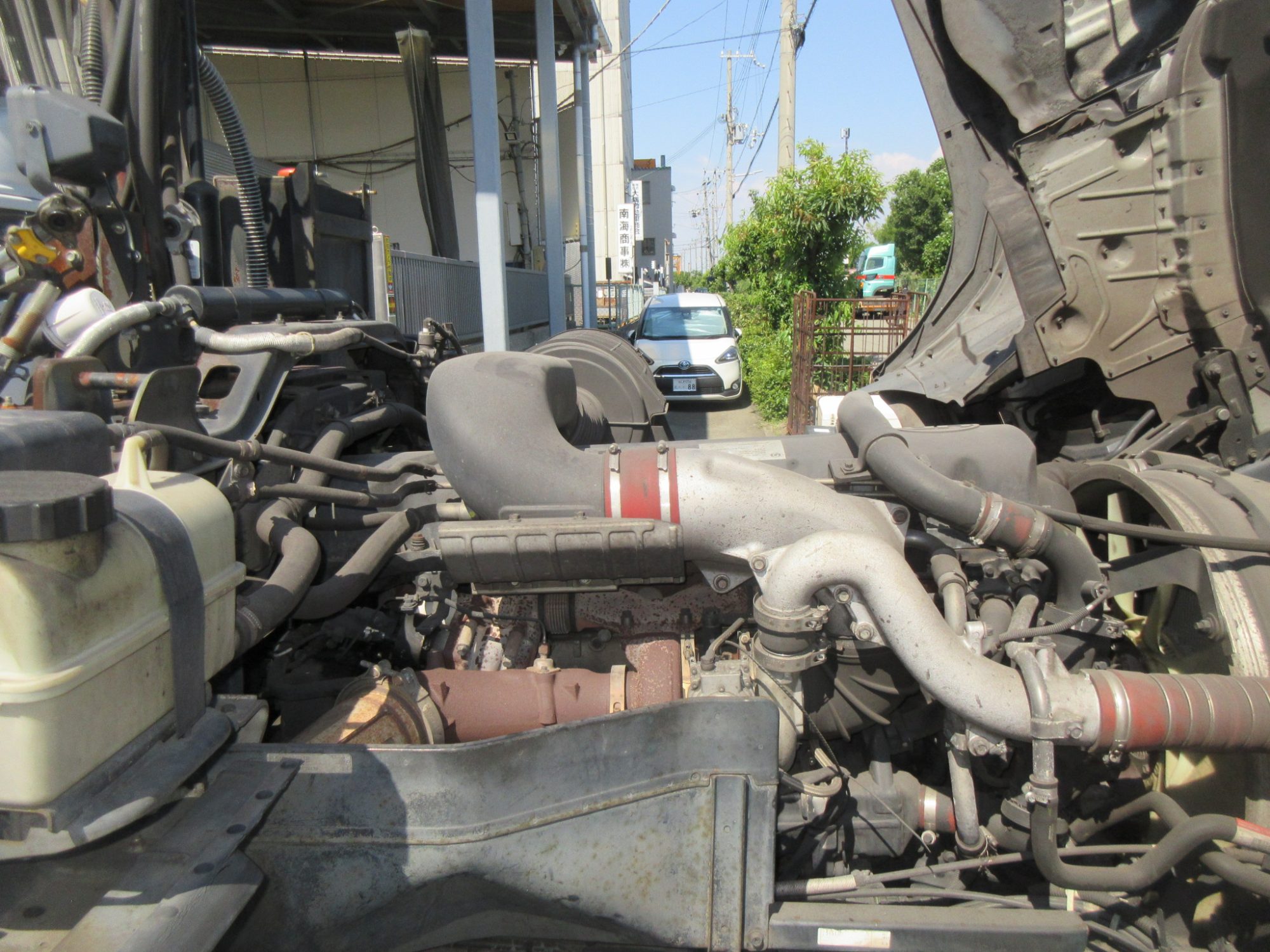 ダンプ用トラクタ