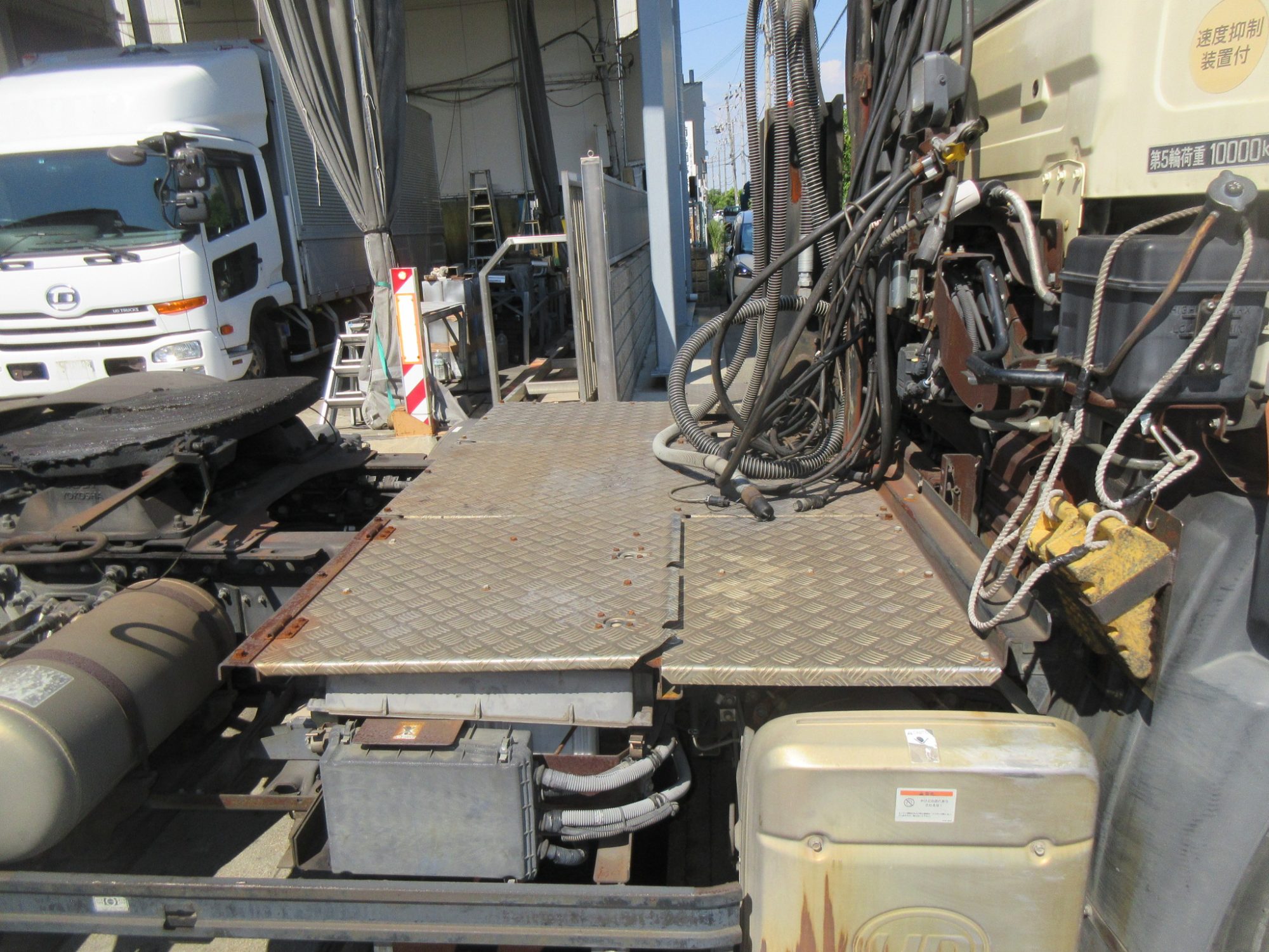 ダンプ用トラクタ