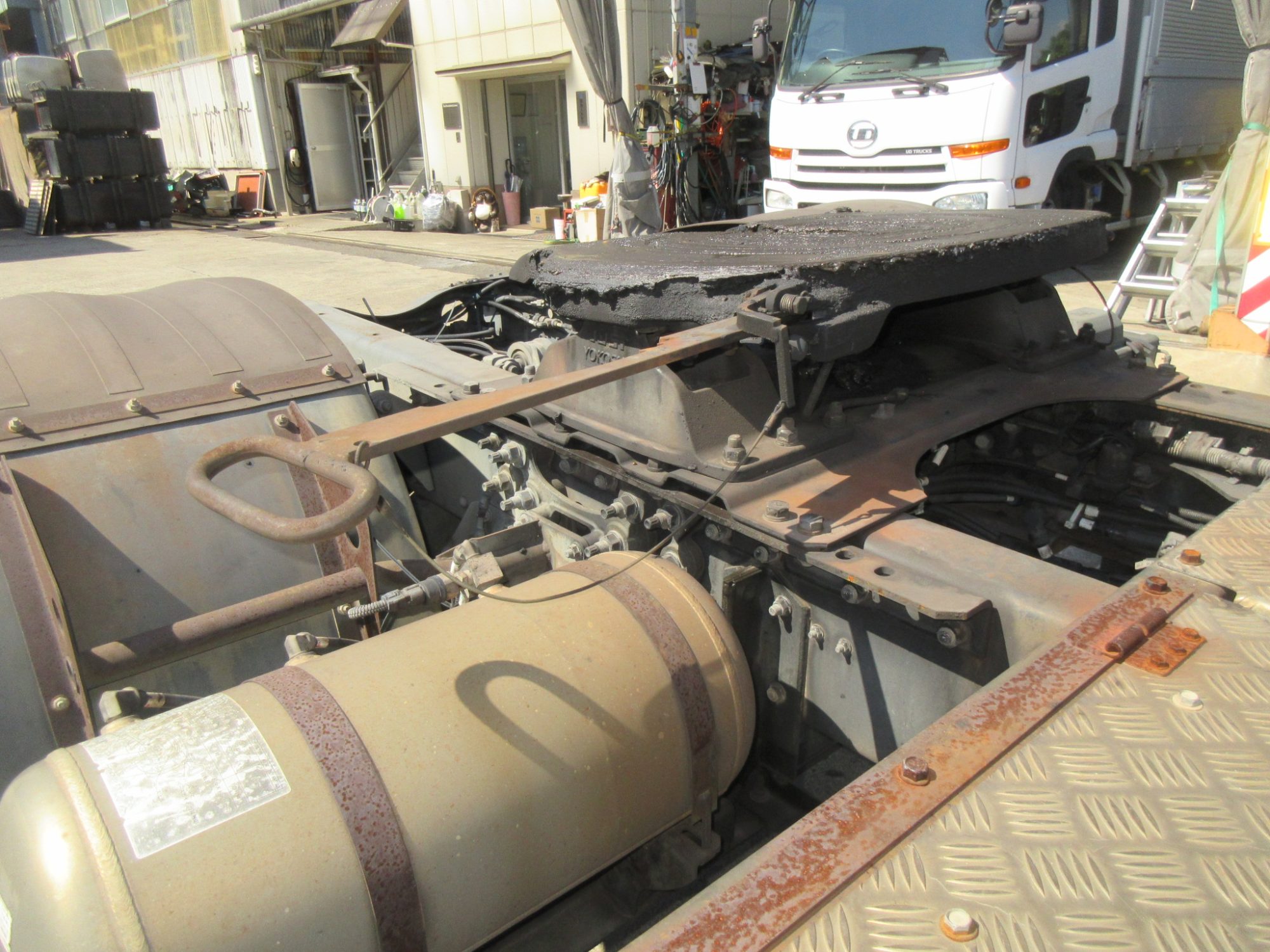 ダンプ用トラクタ