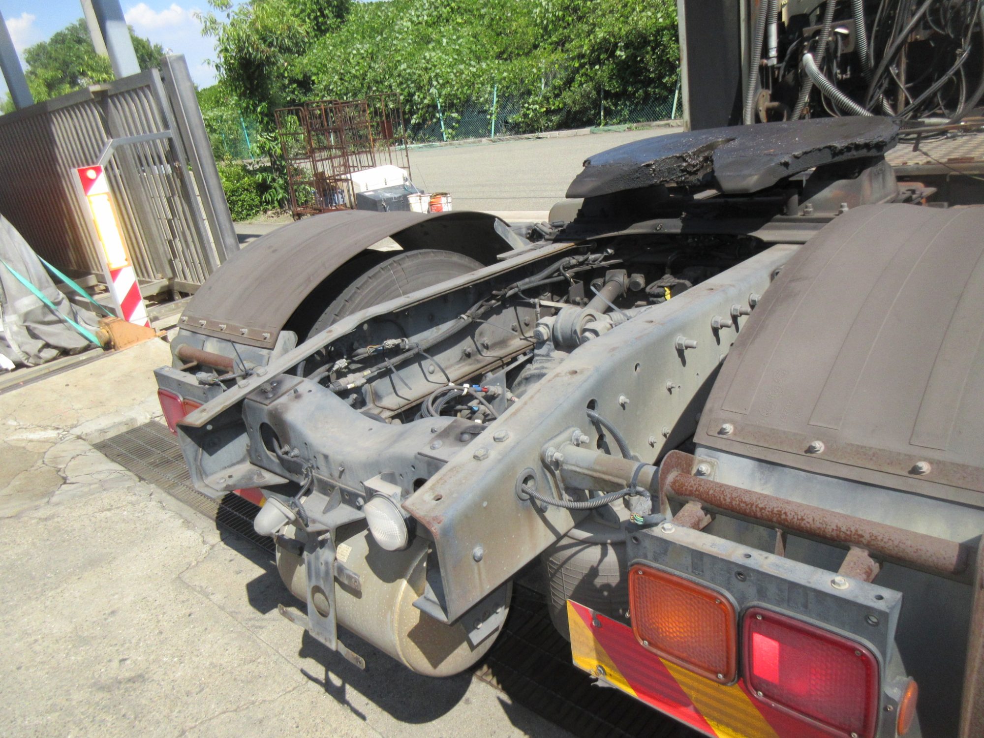 ダンプ用トラクタ