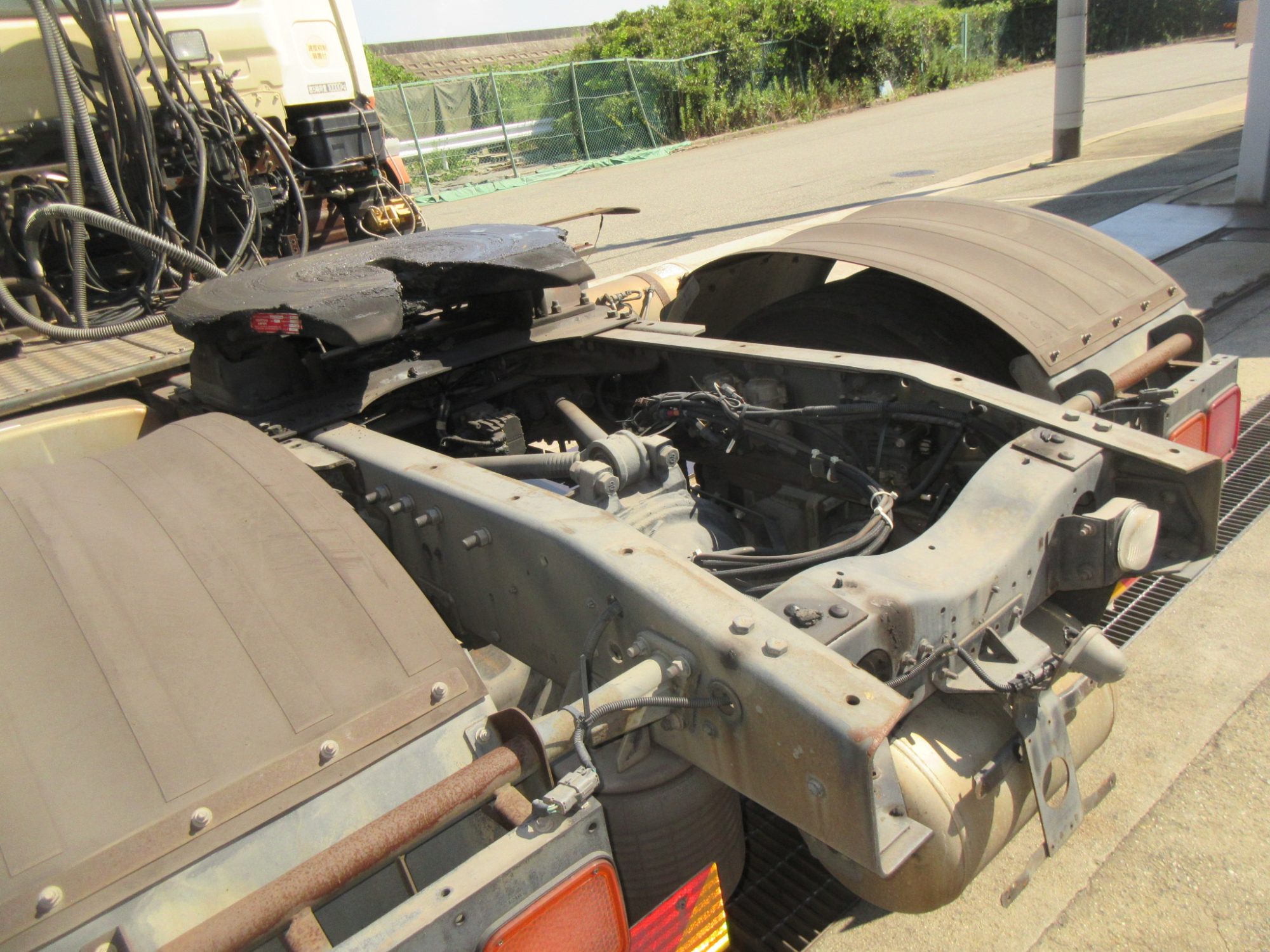 ダンプ用トラクタ