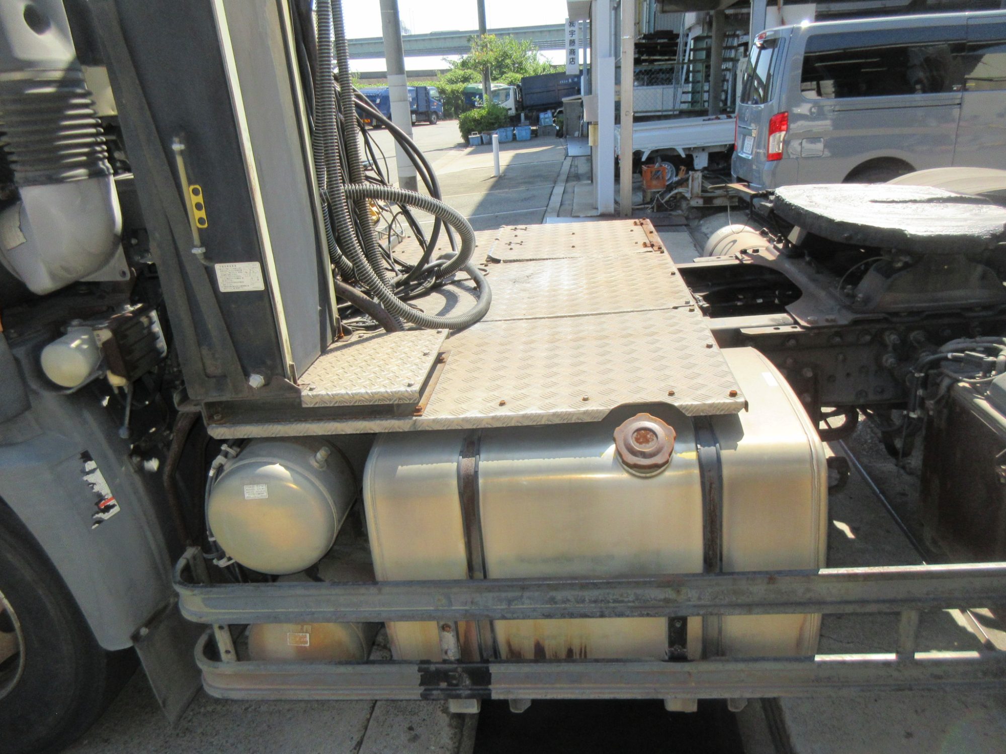 ダンプ用トラクタ