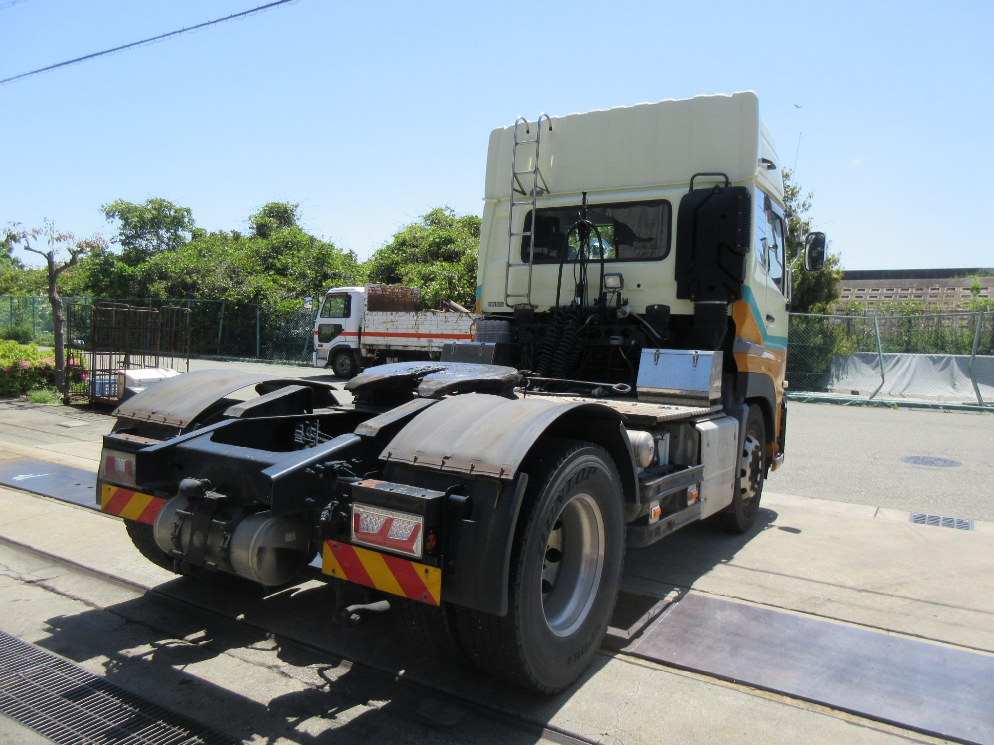 2PGクオン 11.5トンハイルーフトラクタ