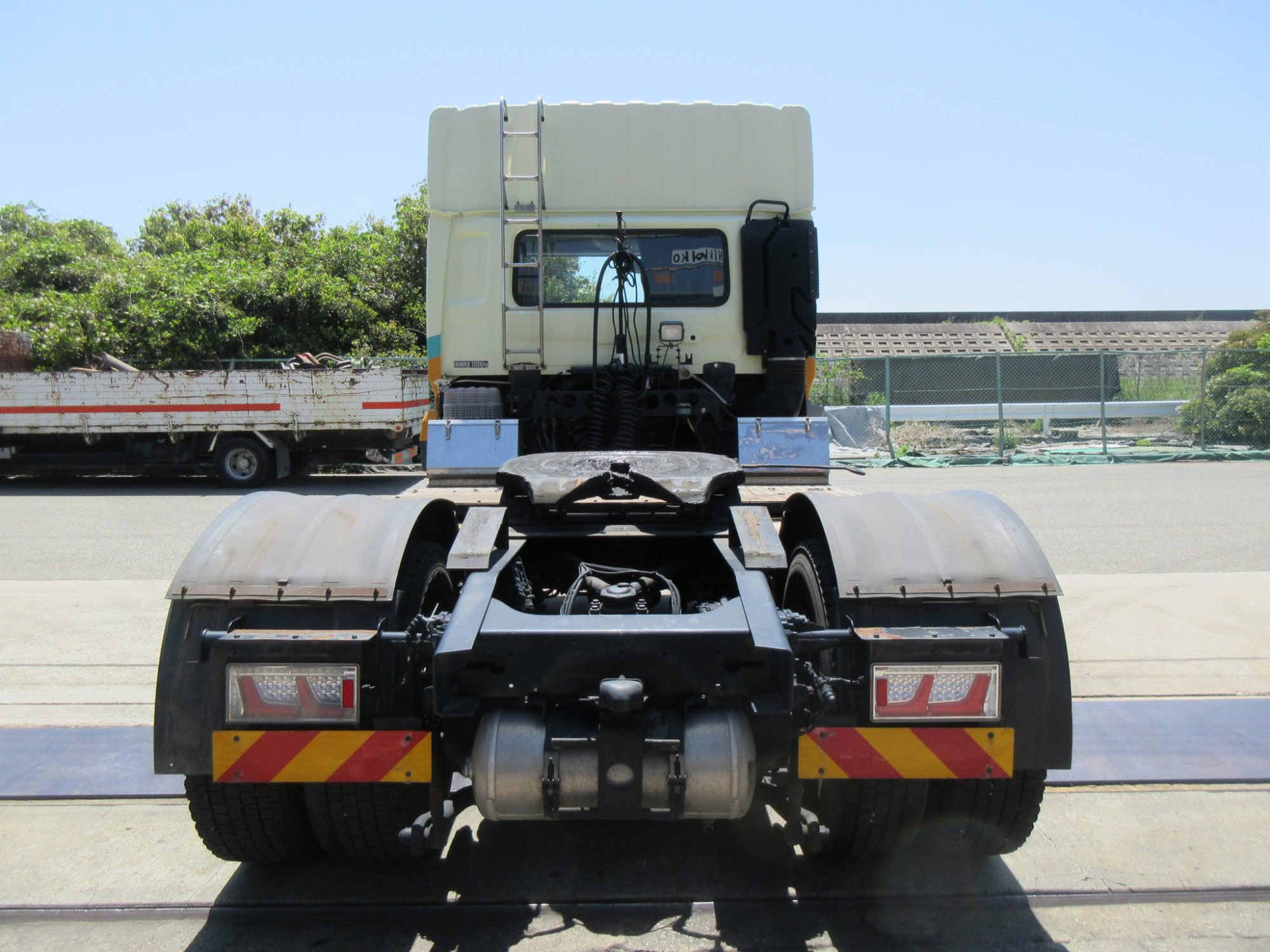 2PGクオン 11.5トンハイルーフトラクタ