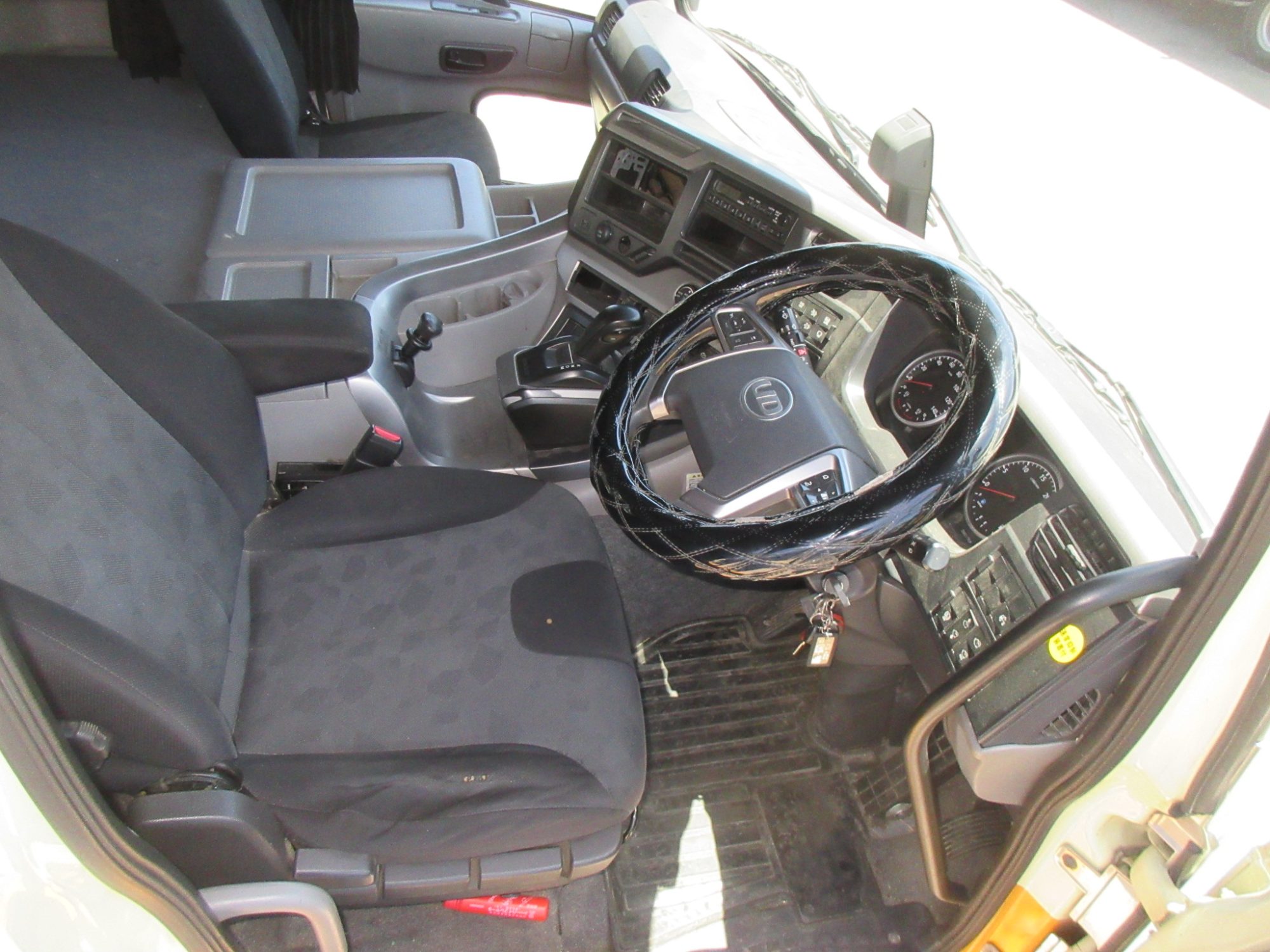 2PGクオン 11.5トンハイルーフトラクタ