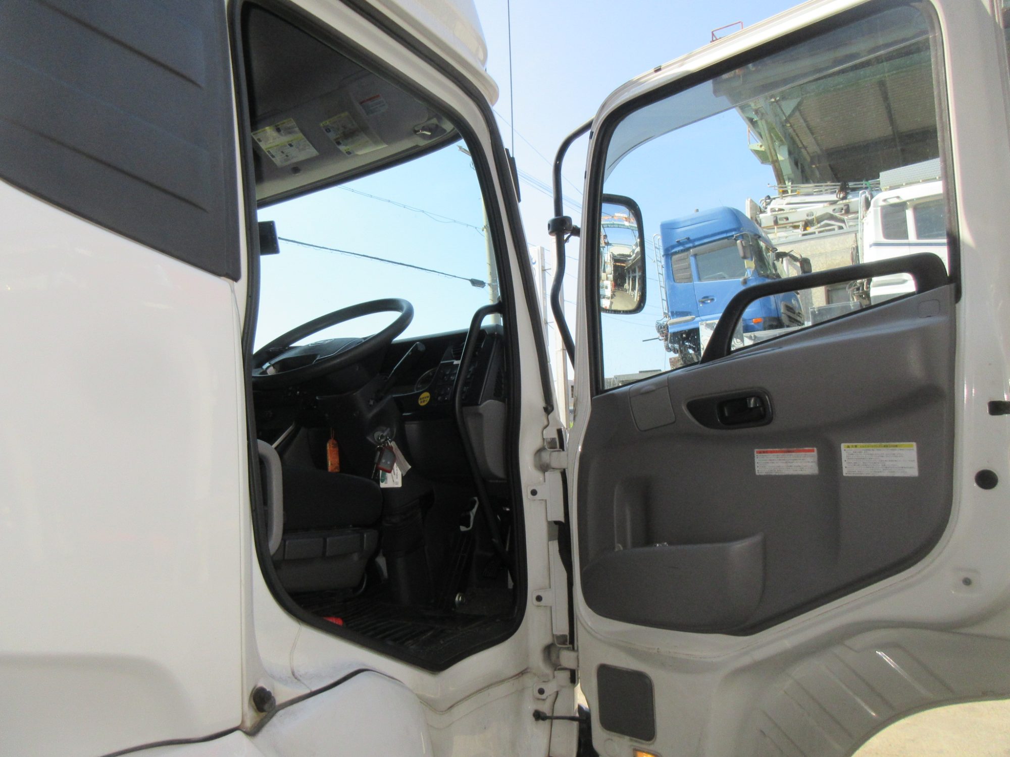 ハイルーフクオン4軸低床アルミウイング