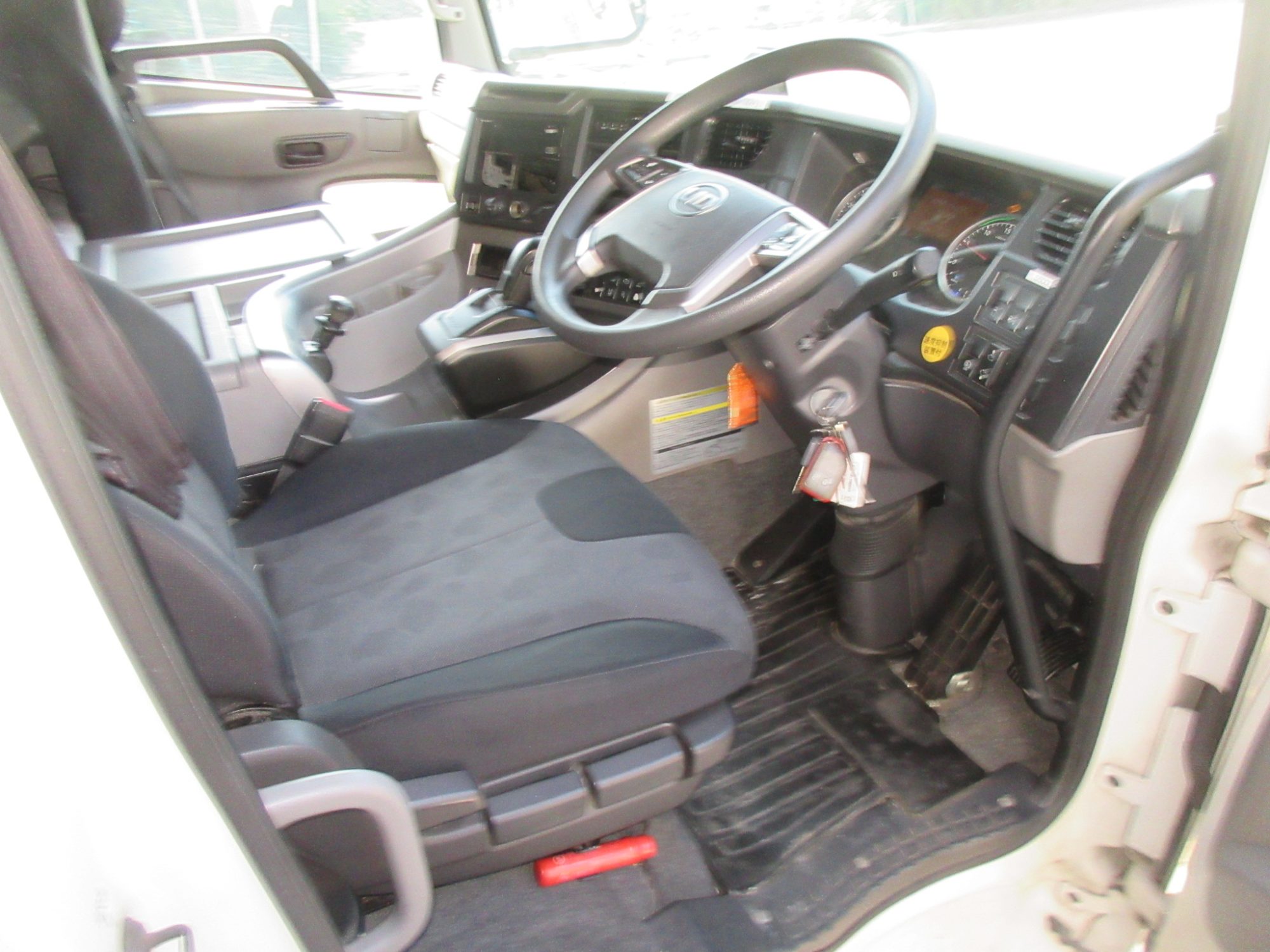 ハイルーフクオン4軸低床アルミウイング