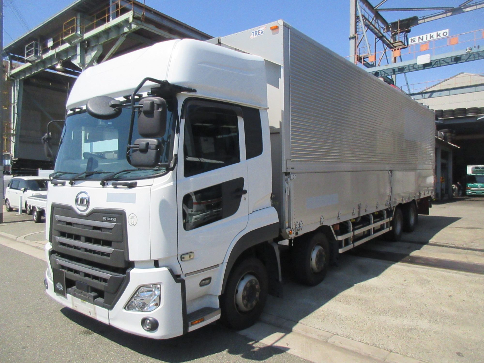 ハイルーフクオン4軸低床アルミウイング