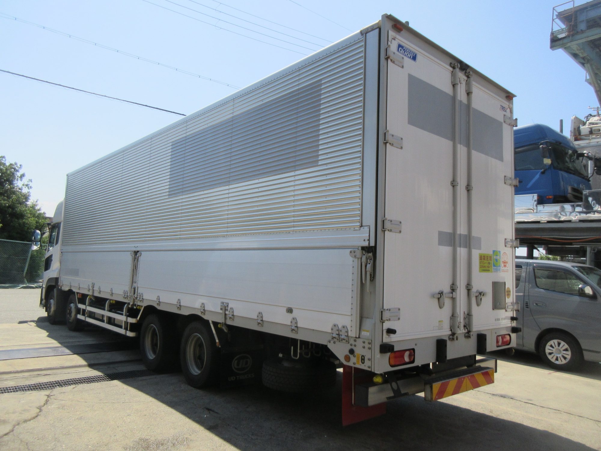 ハイルーフクオン4軸低床アルミウイング