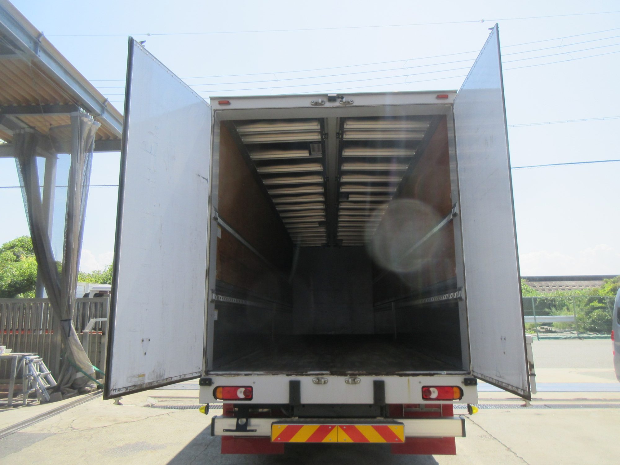 ハイルーフクオン4軸低床アルミウイング