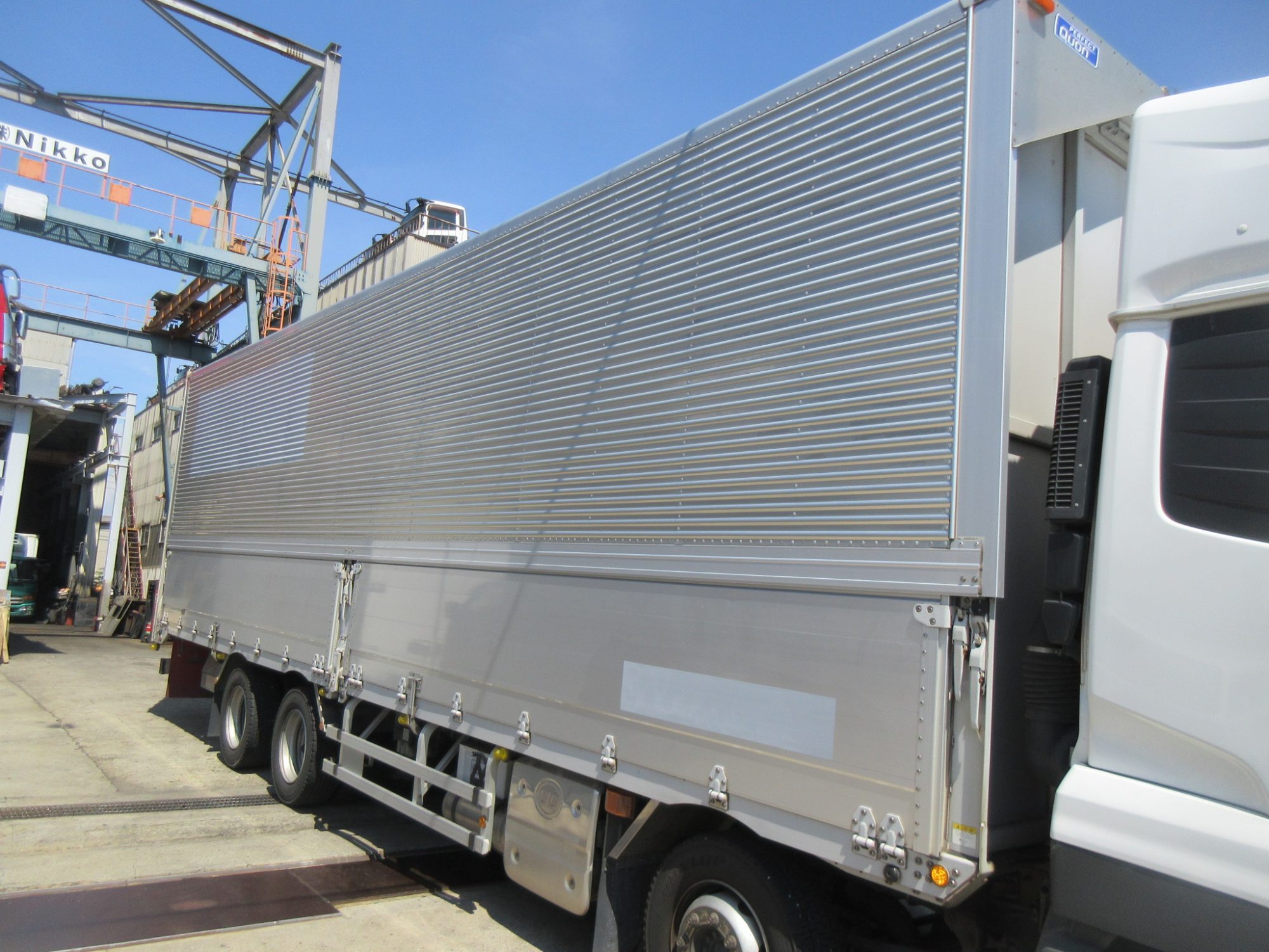 ハイルーフクオン4軸低床アルミウイング