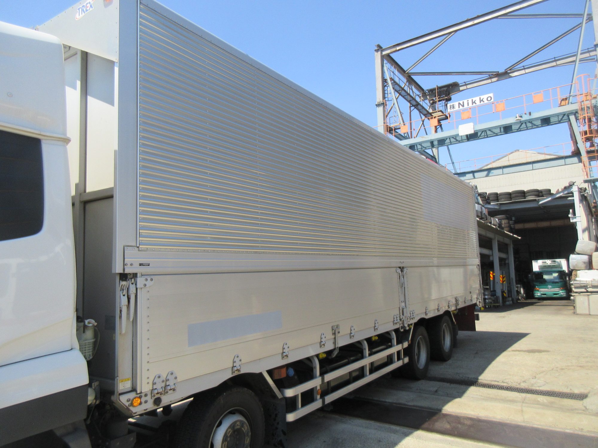 ハイルーフクオン4軸低床アルミウイング