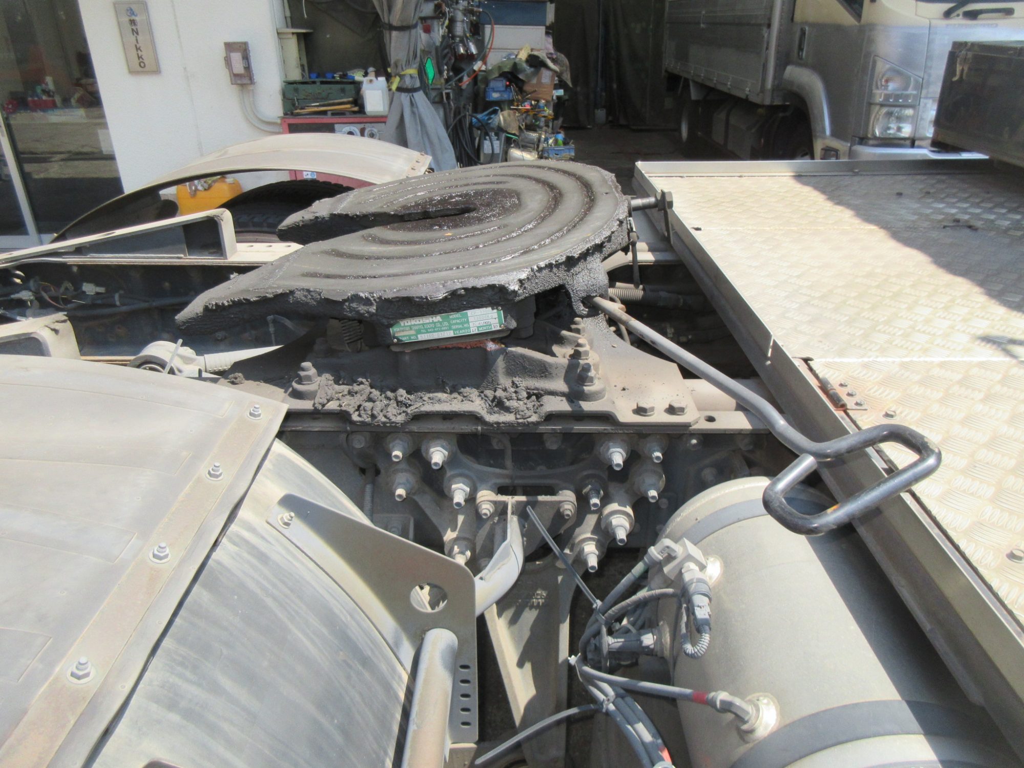 デフロック付ハイルーフ11.5トントラクタ