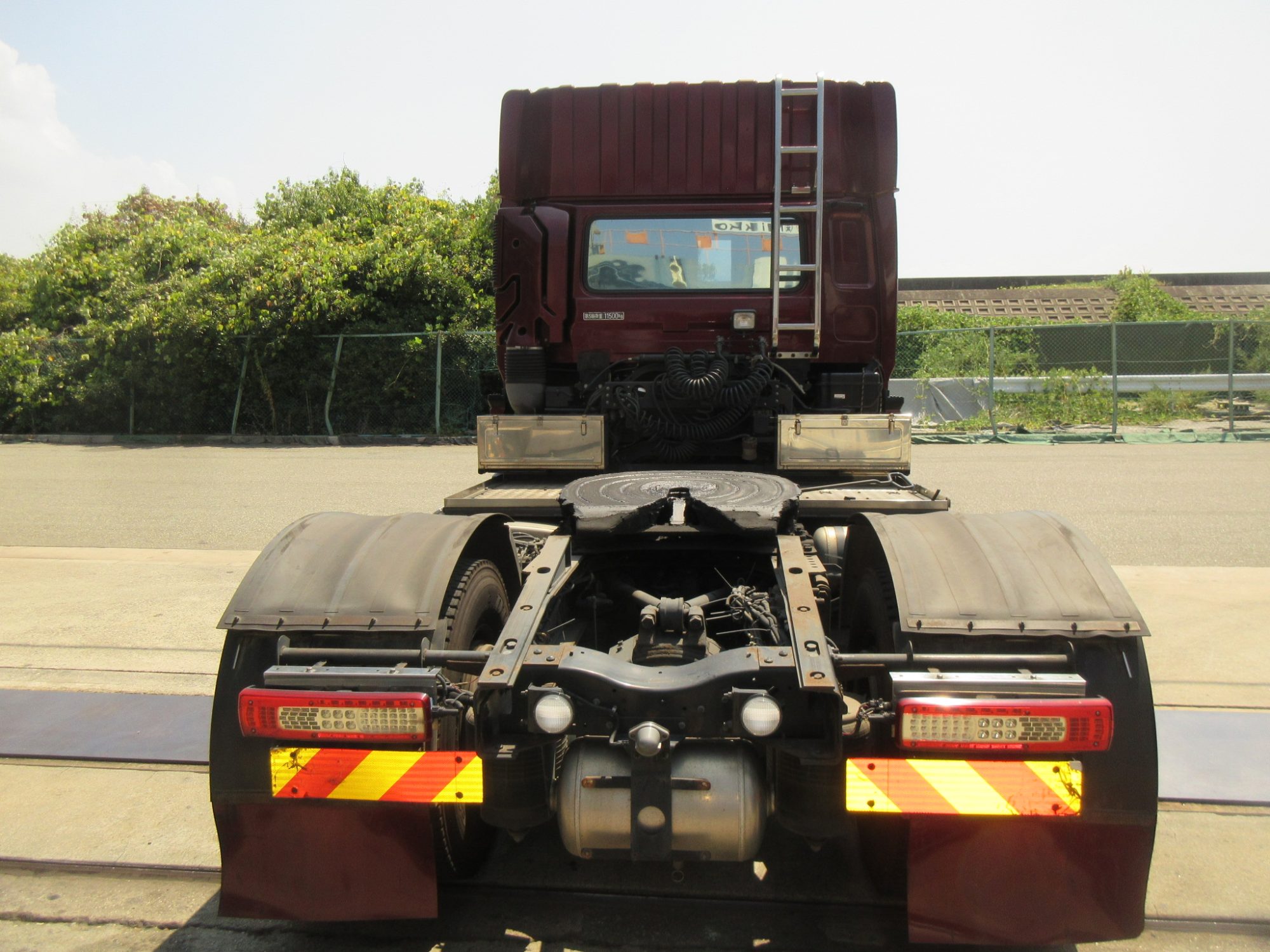 デフロック付ハイルーフ11.5トントラクタ