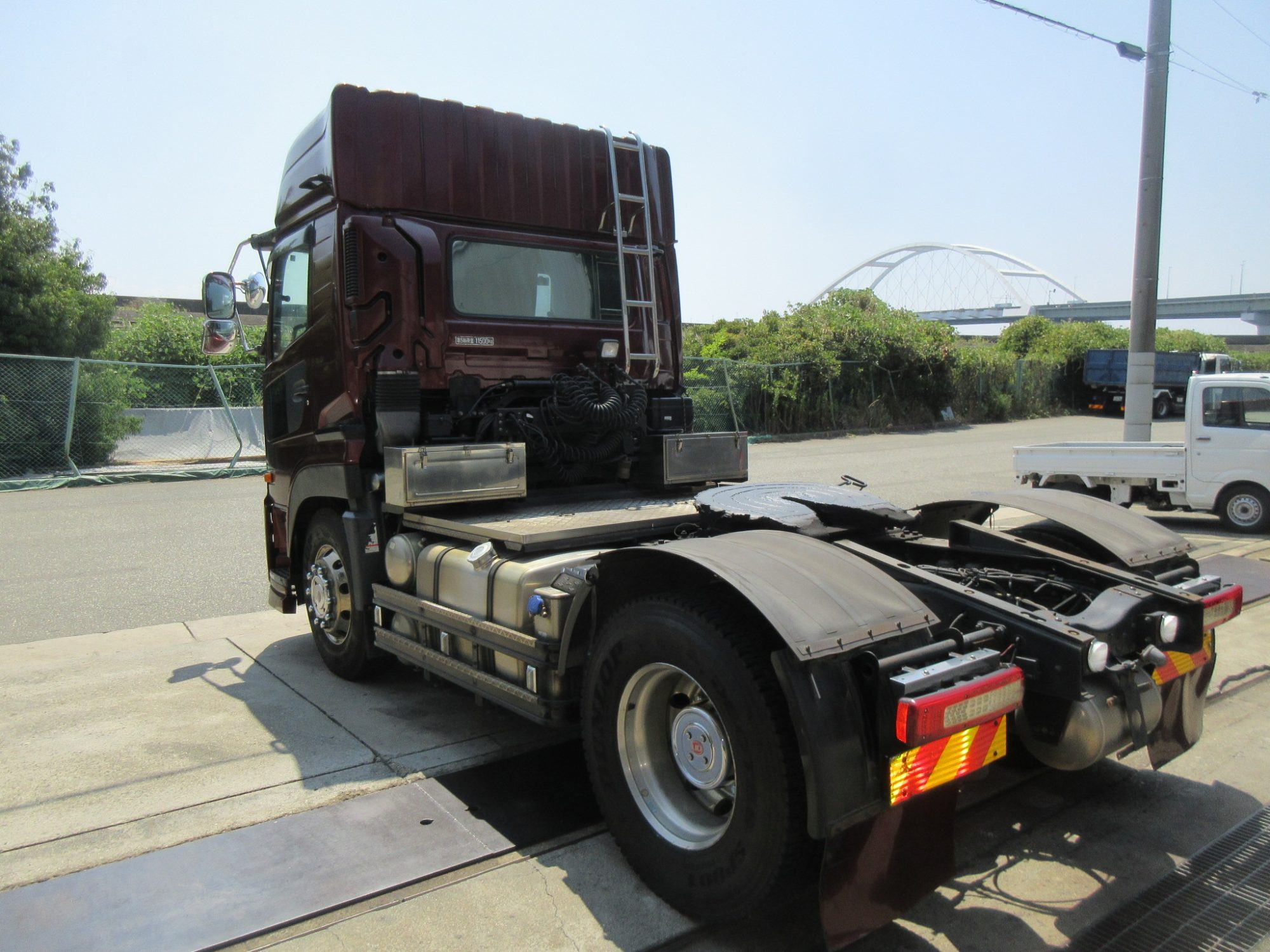 デフロック付ハイルーフ11.5トントラクタ