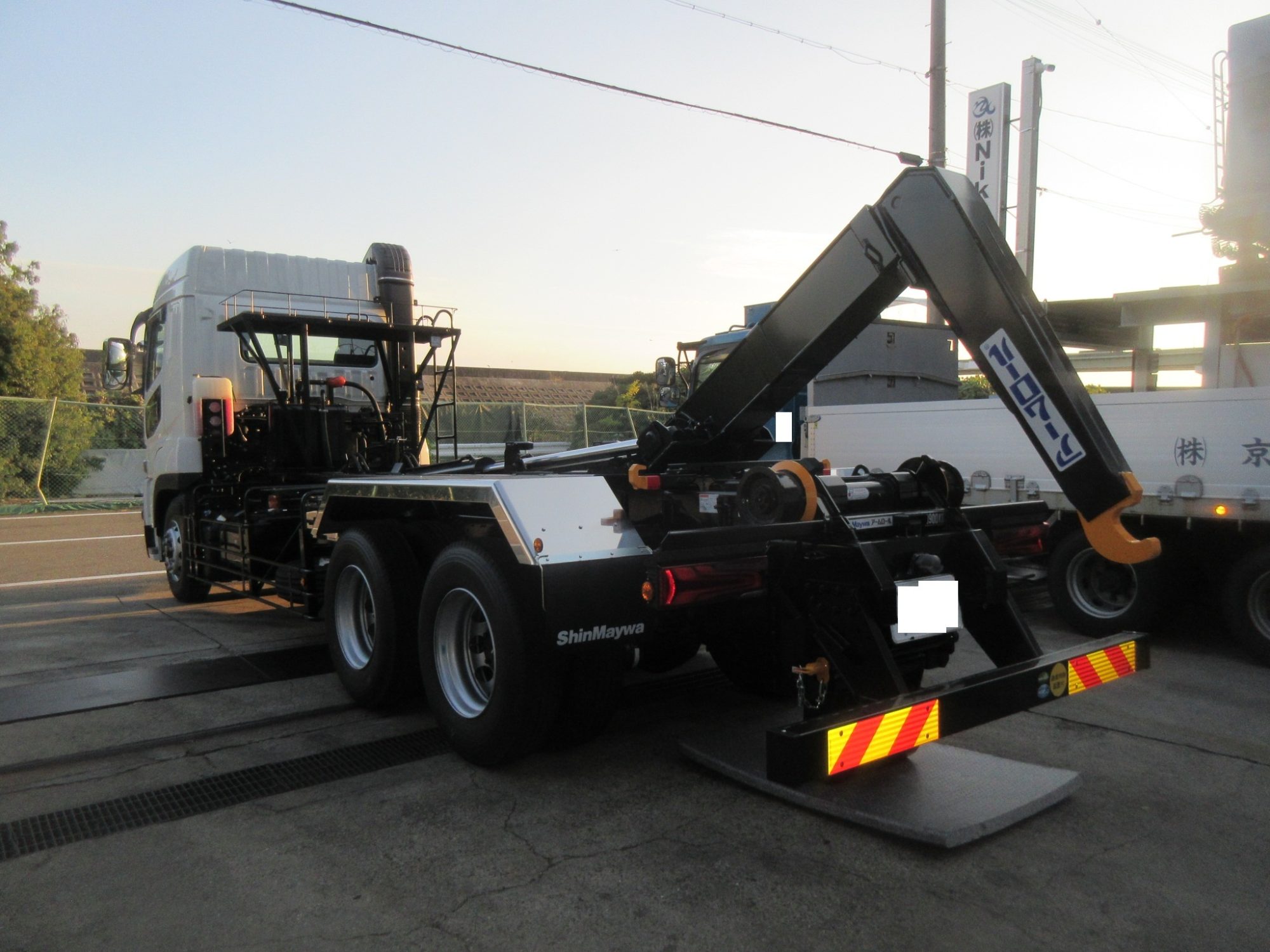 積載10.9トン スーパーグレート 22トン アームロール未使用車