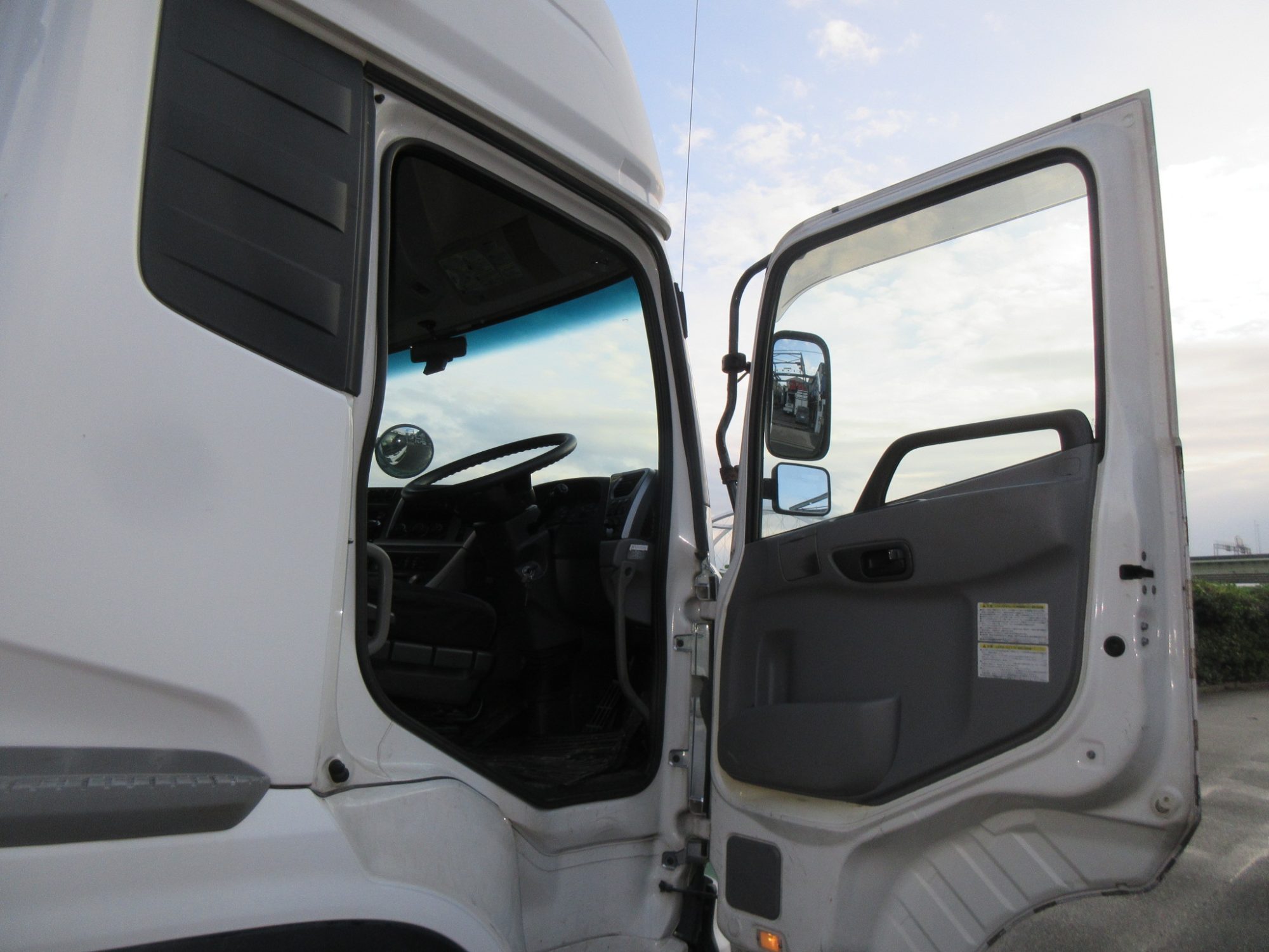 車検付11.5トンハイルーフトラクタ