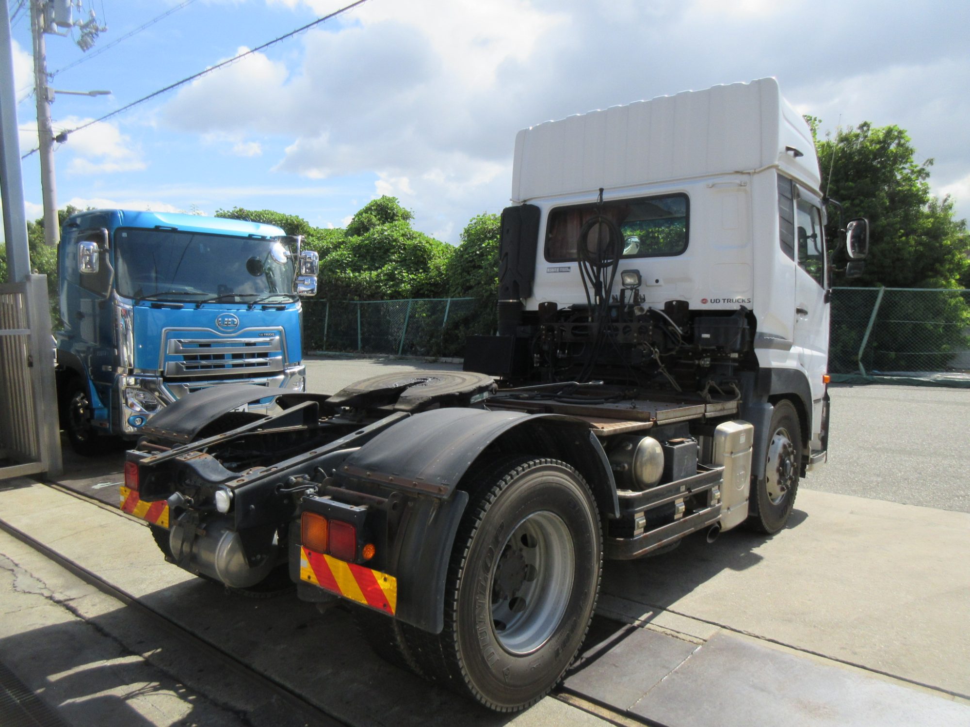 車検付11.5トンハイルーフトラクタ