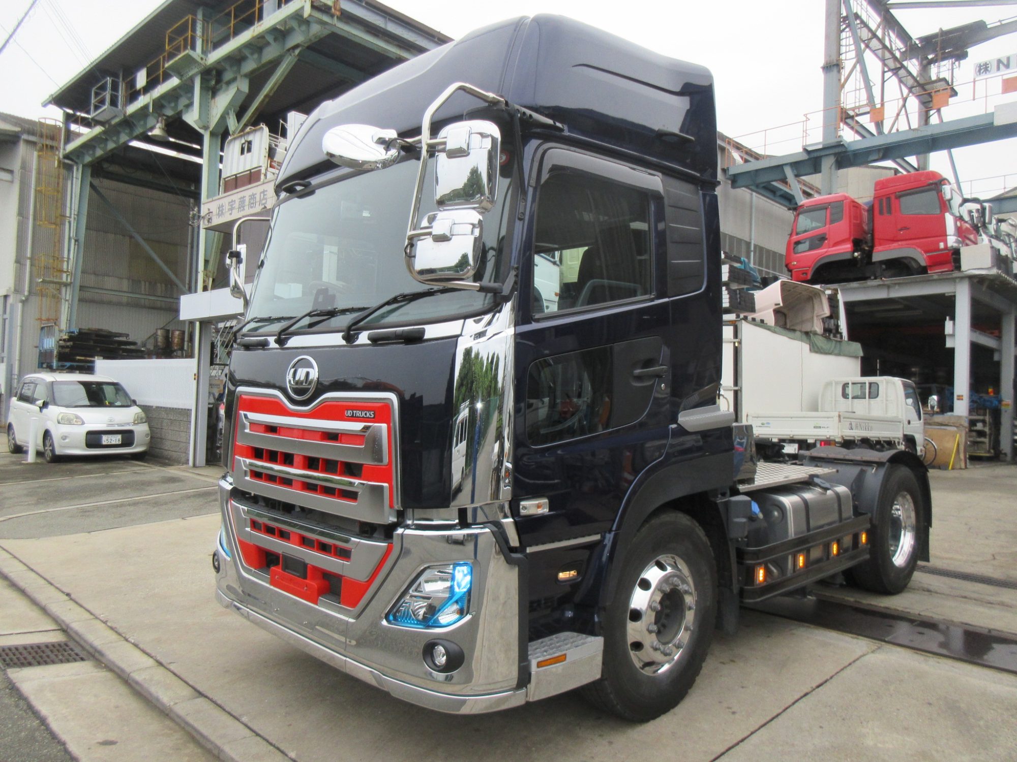 低走行ハイルーフトラクタ