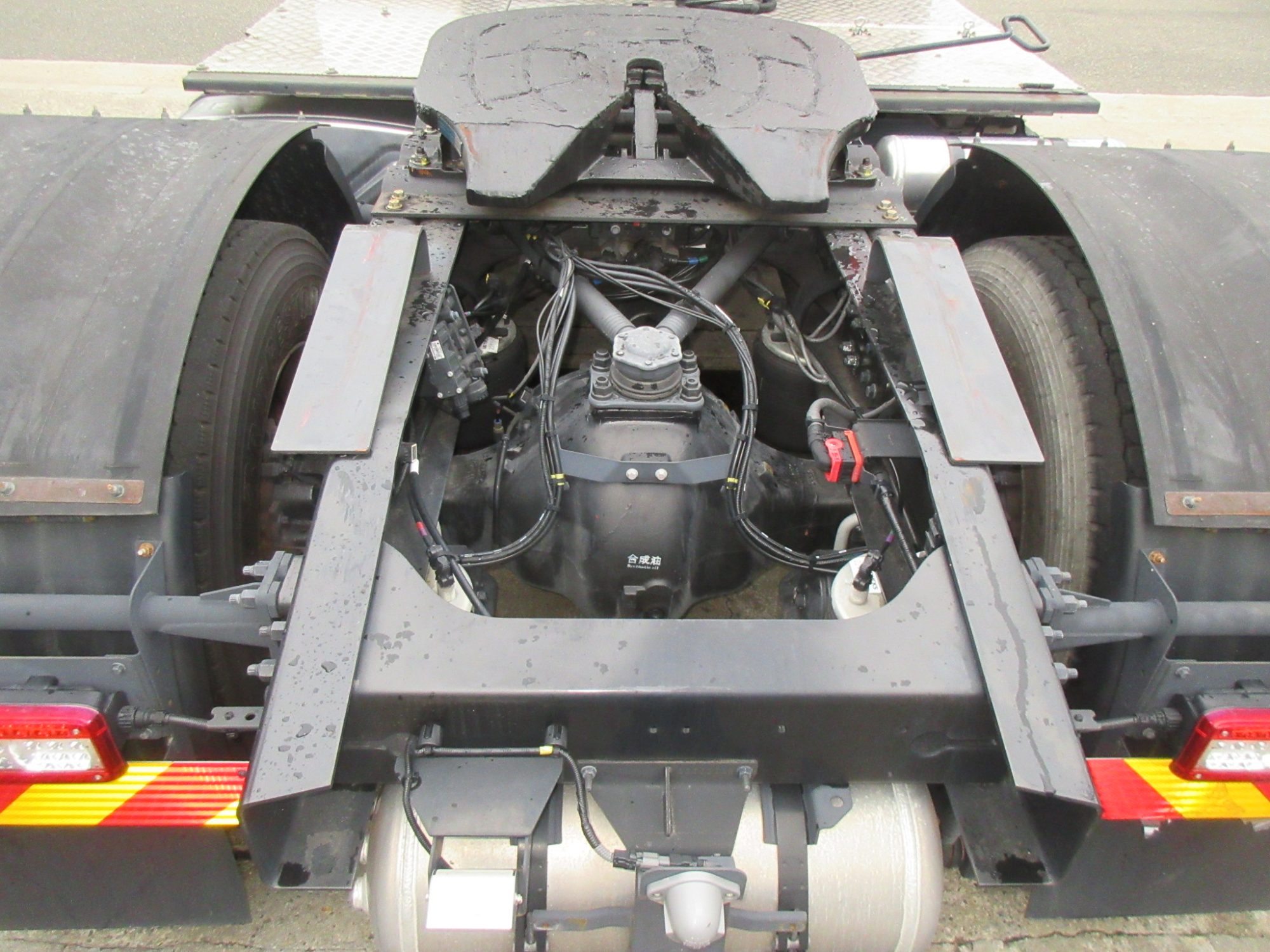 低走行ハイルーフトラクタ