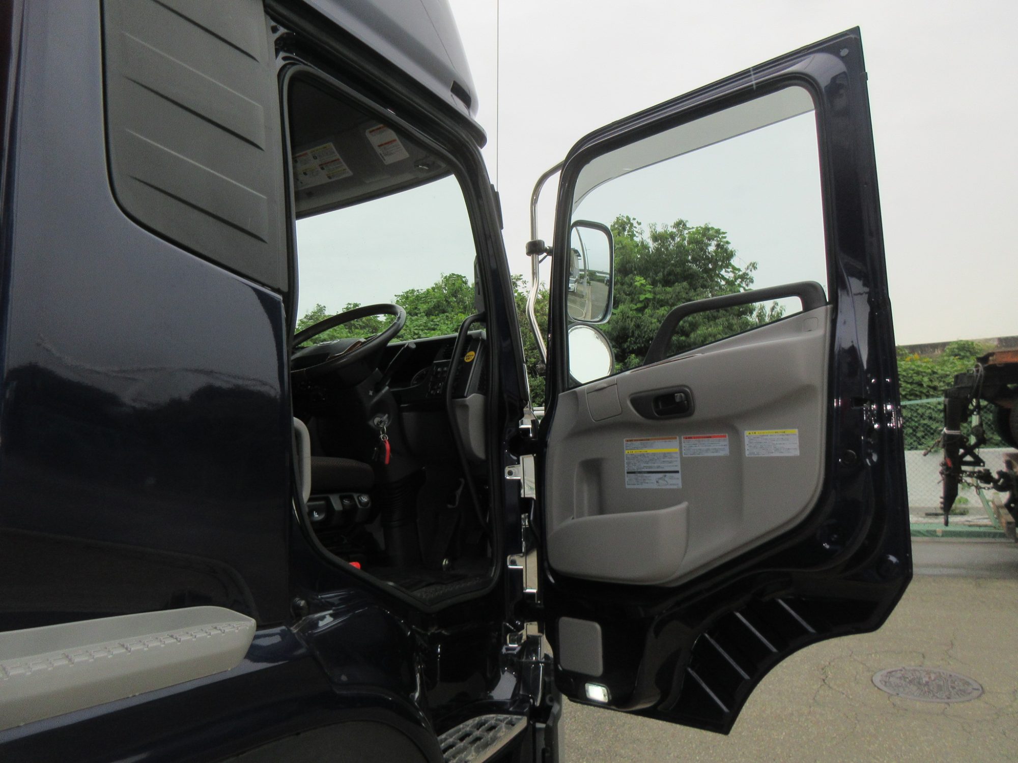 低走行ハイルーフトラクタ