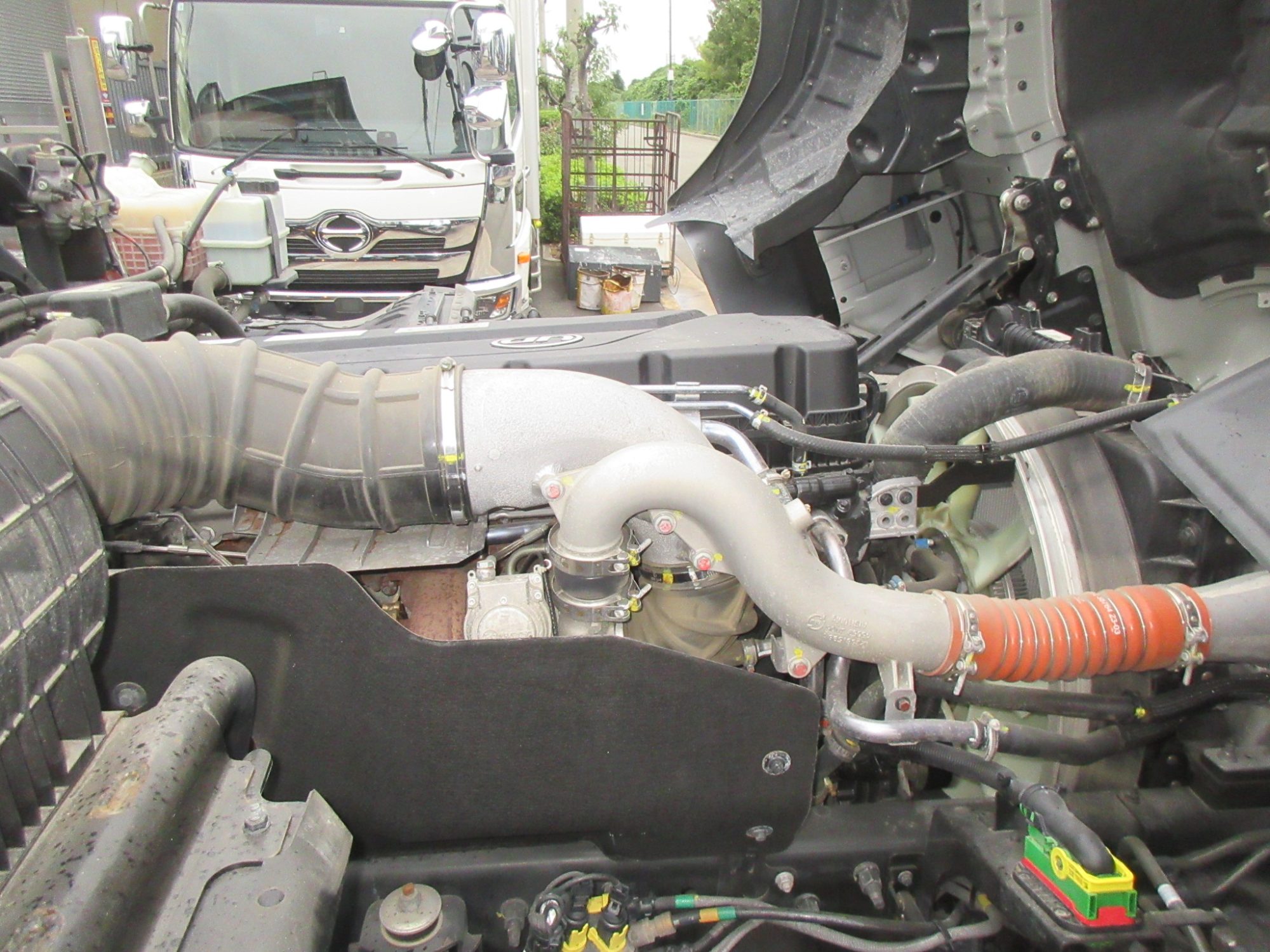 低走行ハイルーフトラクタ