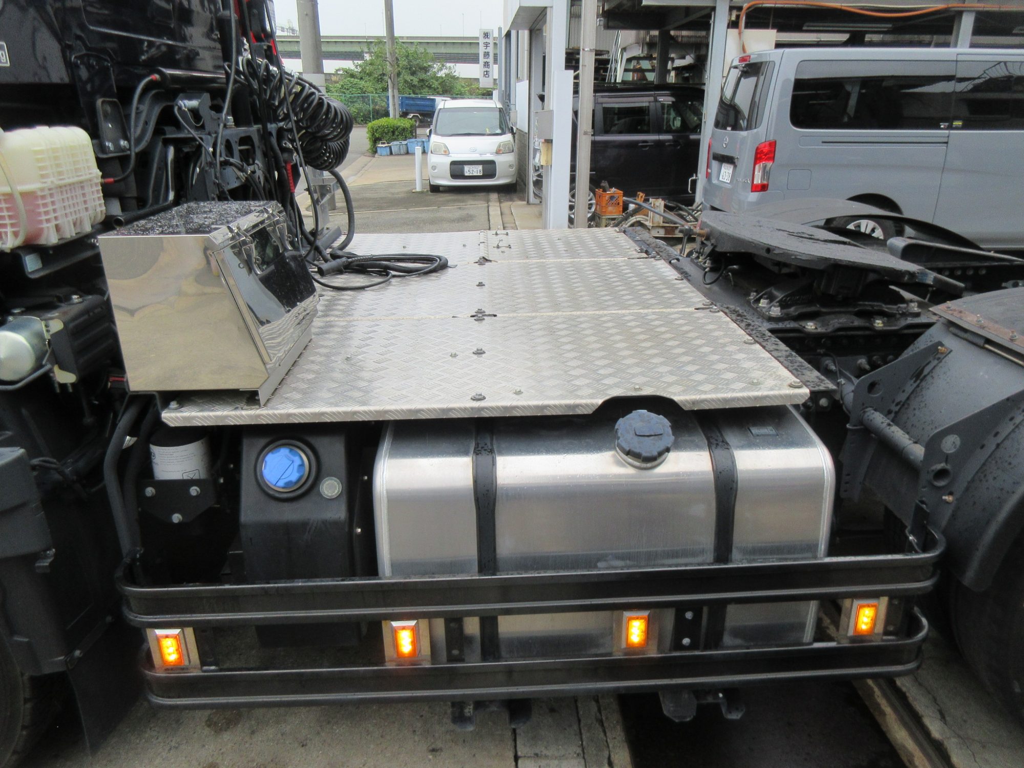 低走行ハイルーフトラクタ