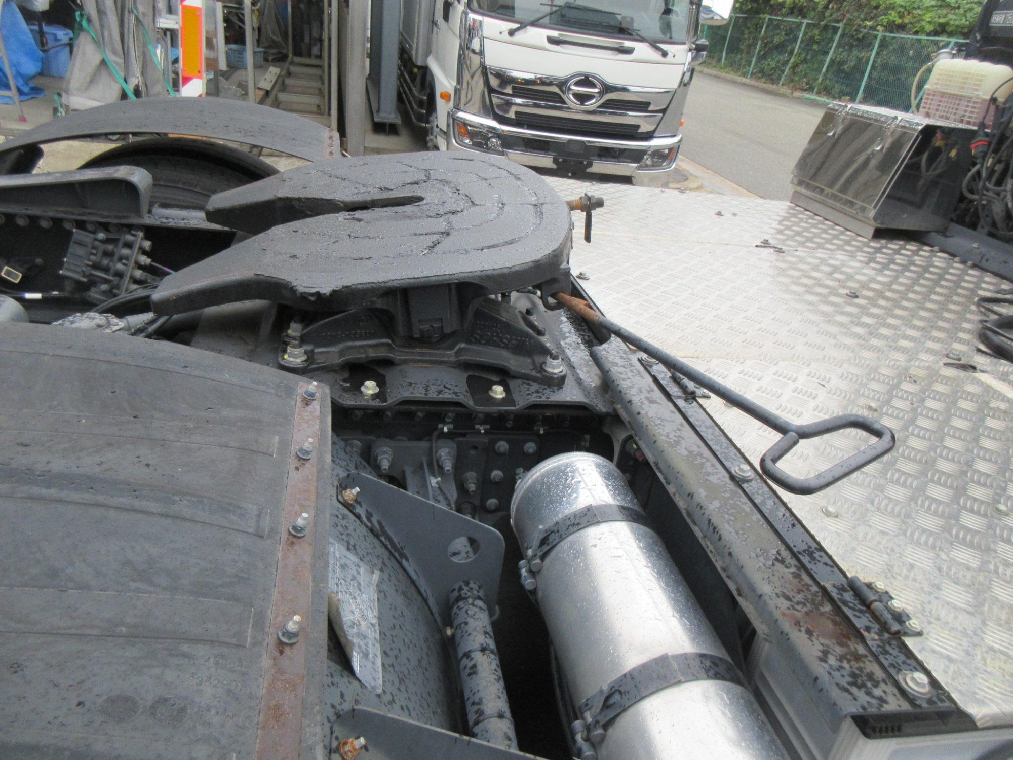 低走行ハイルーフトラクタ