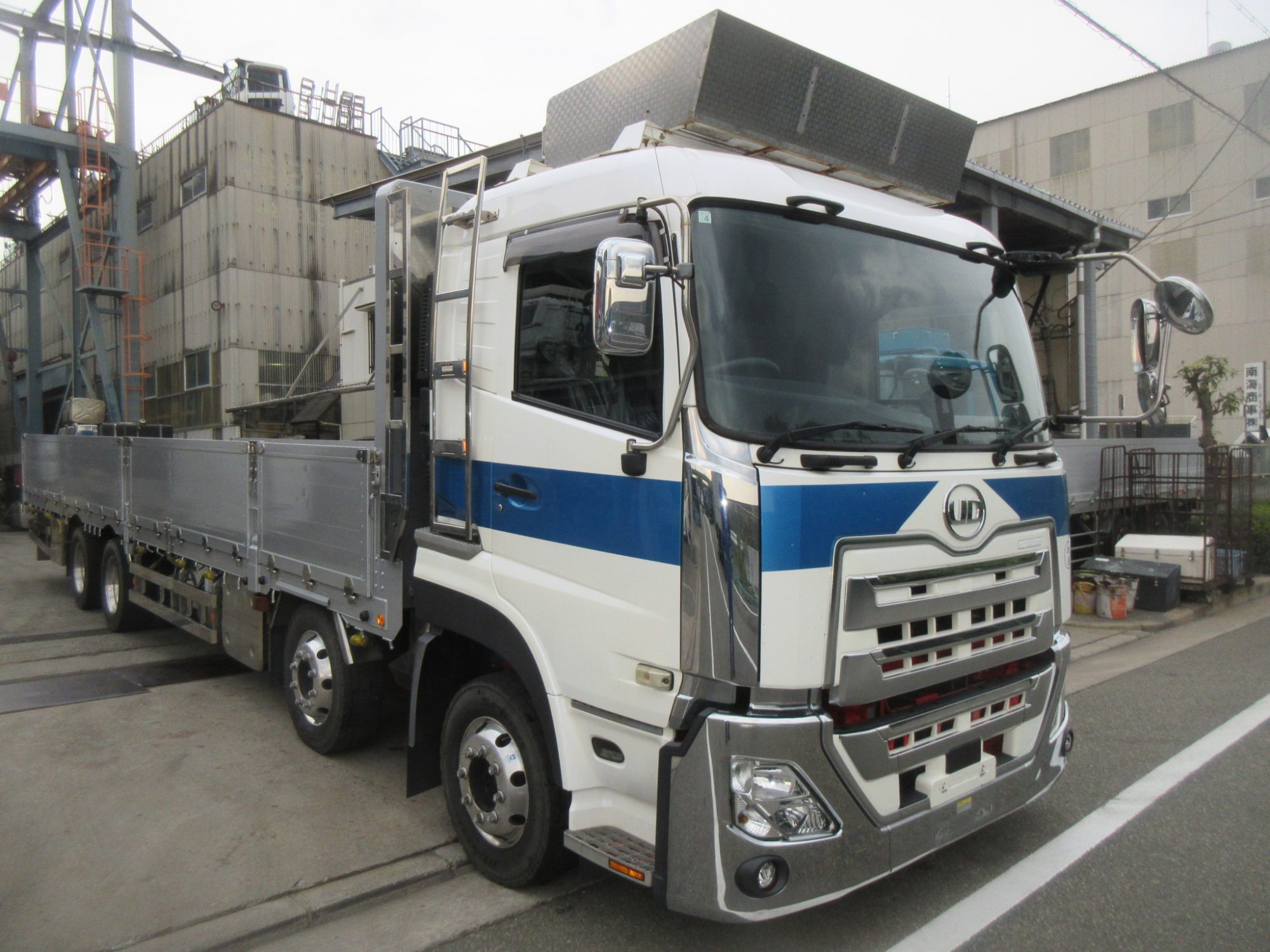 クオン４軸低床アルミ平車