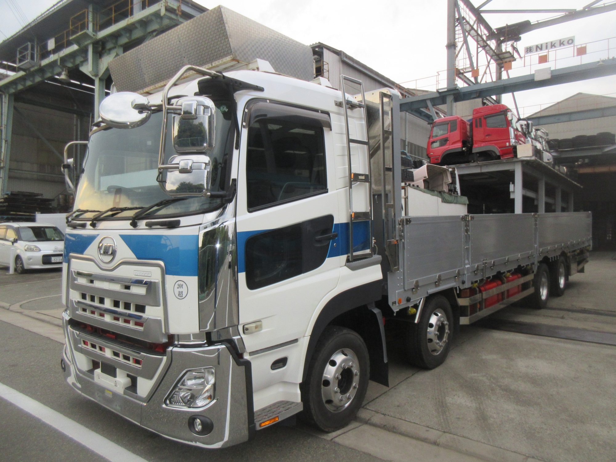 クオン4軸低床アルミ平車