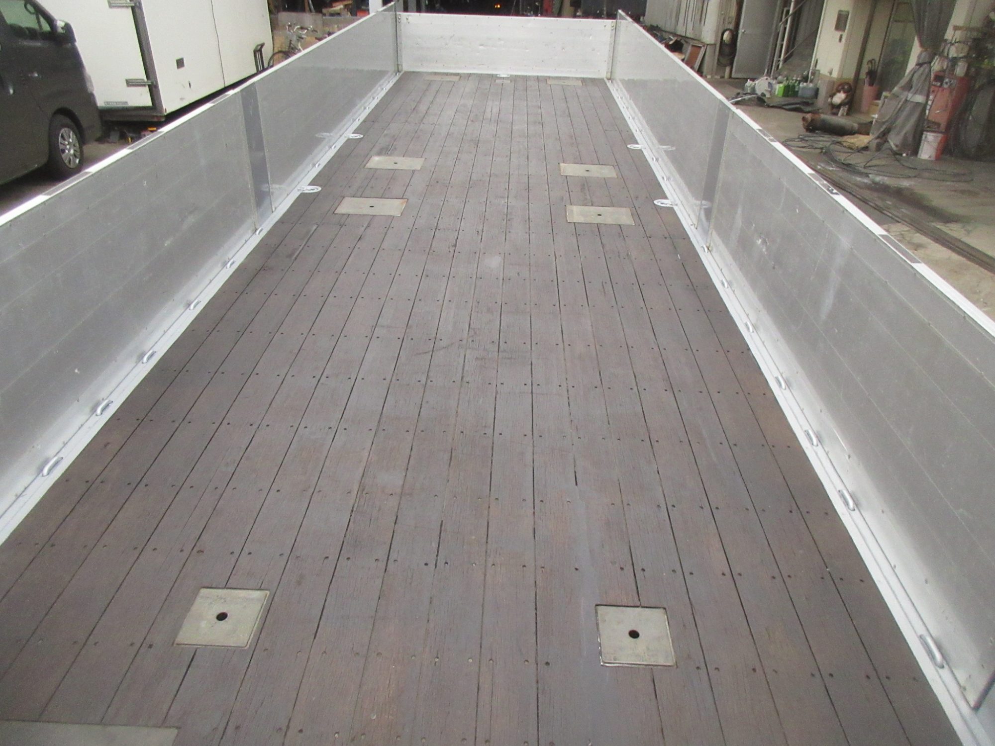 クオン4軸低床アルミ平車