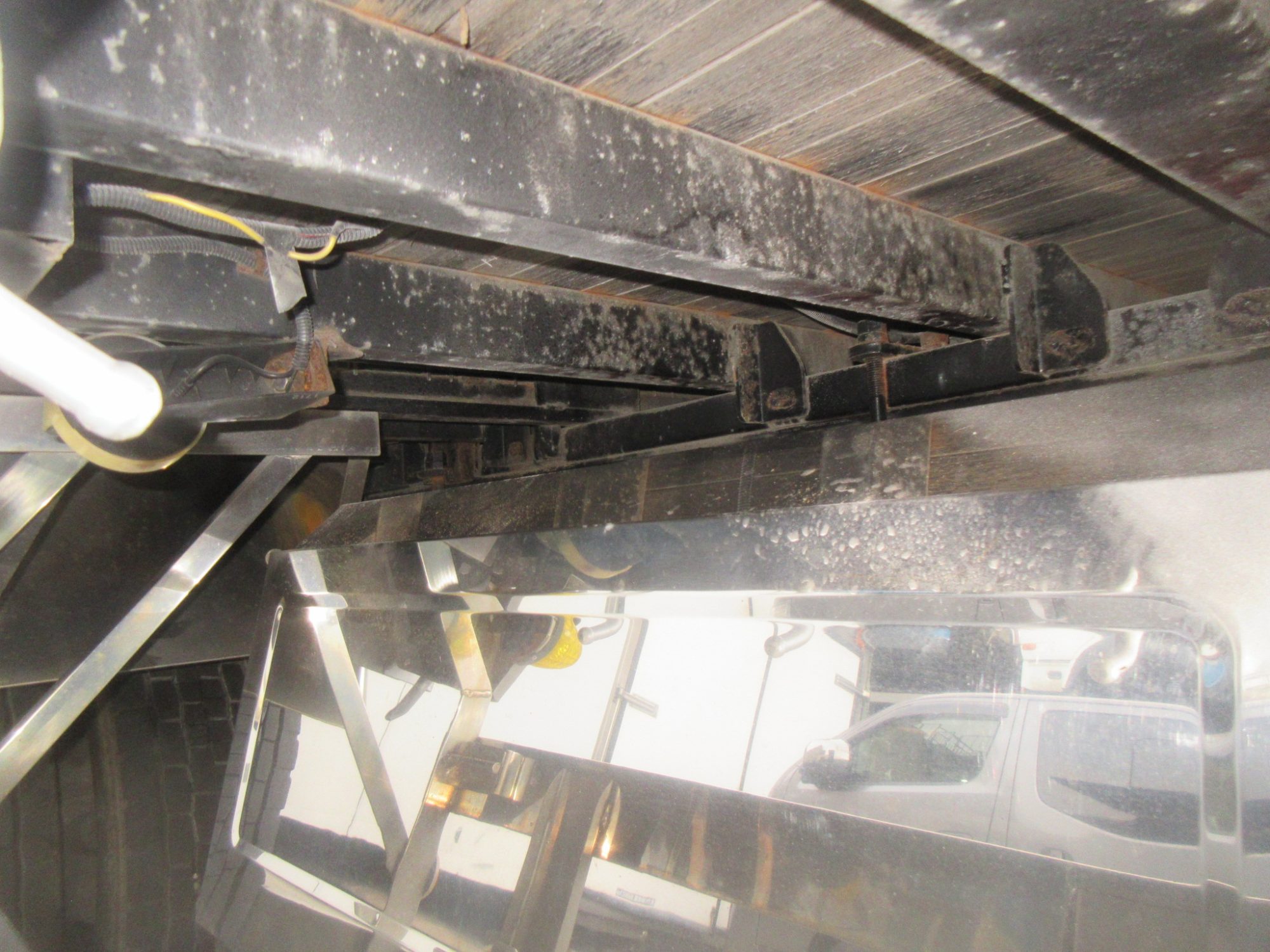 クオン4軸低床アルミ平車