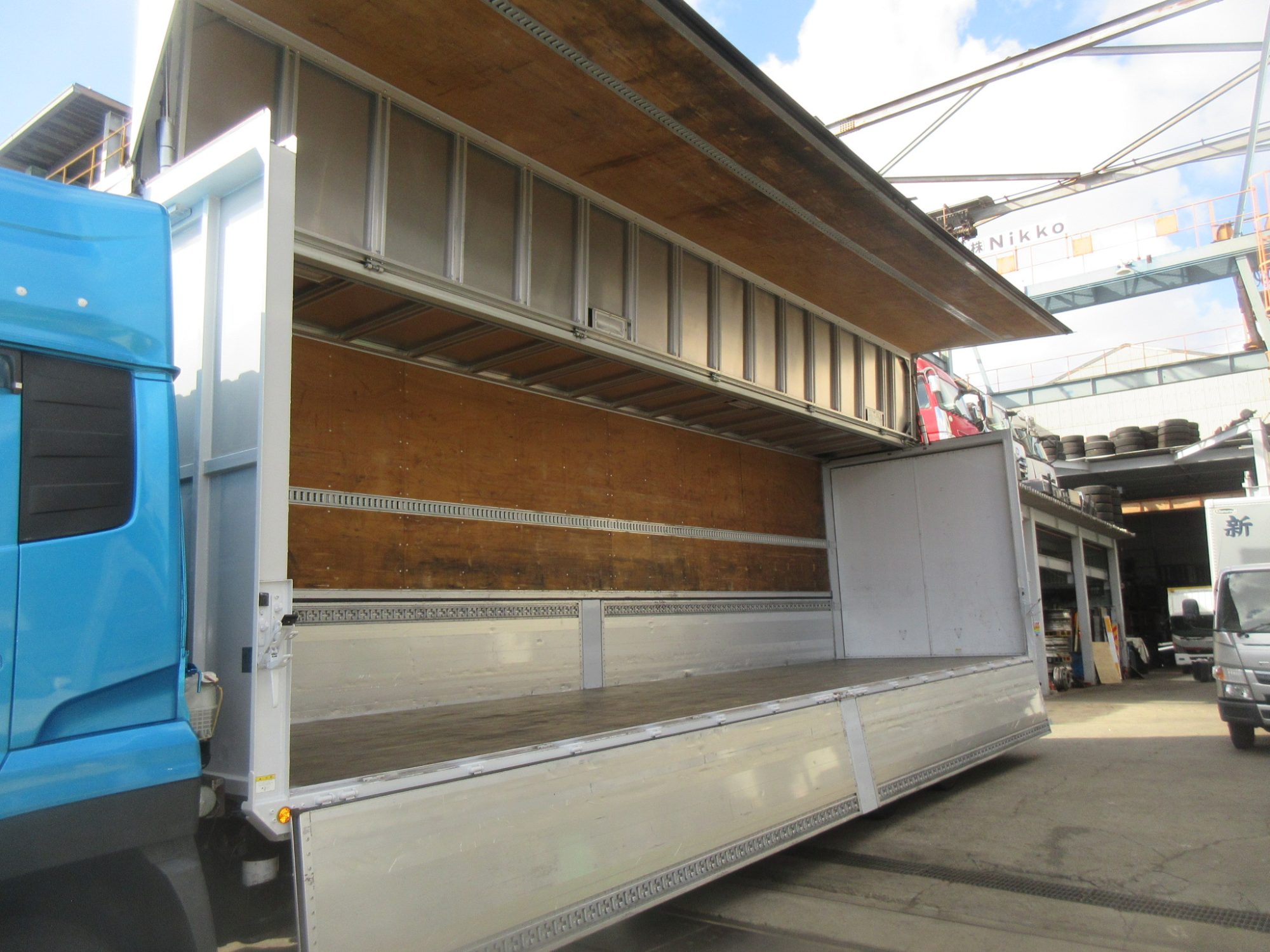 プレート付4軸低床アルミウイング格納パワーゲート